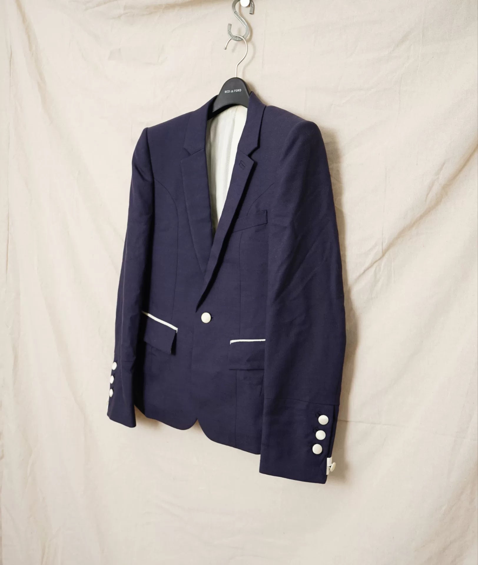 Number Nine White Button Slim Suit