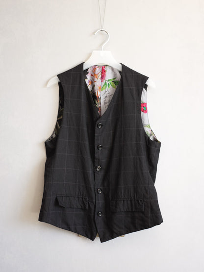 lightweight cashmere checkered vest