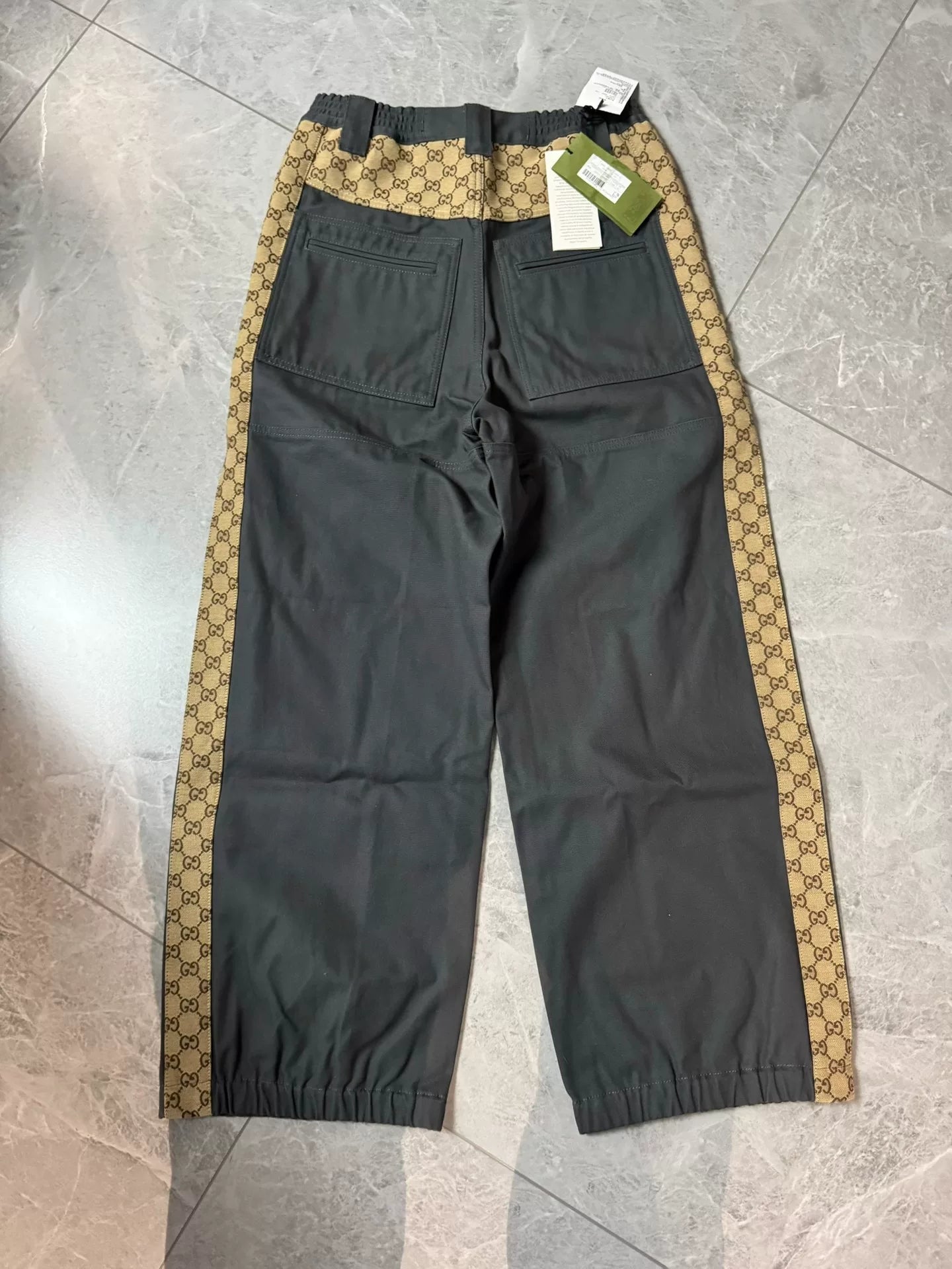 Gucci Casual Pants in Unique Design