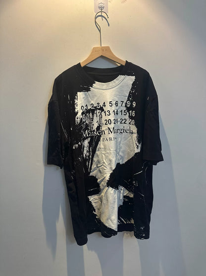 maison margiela black and white short sleeve