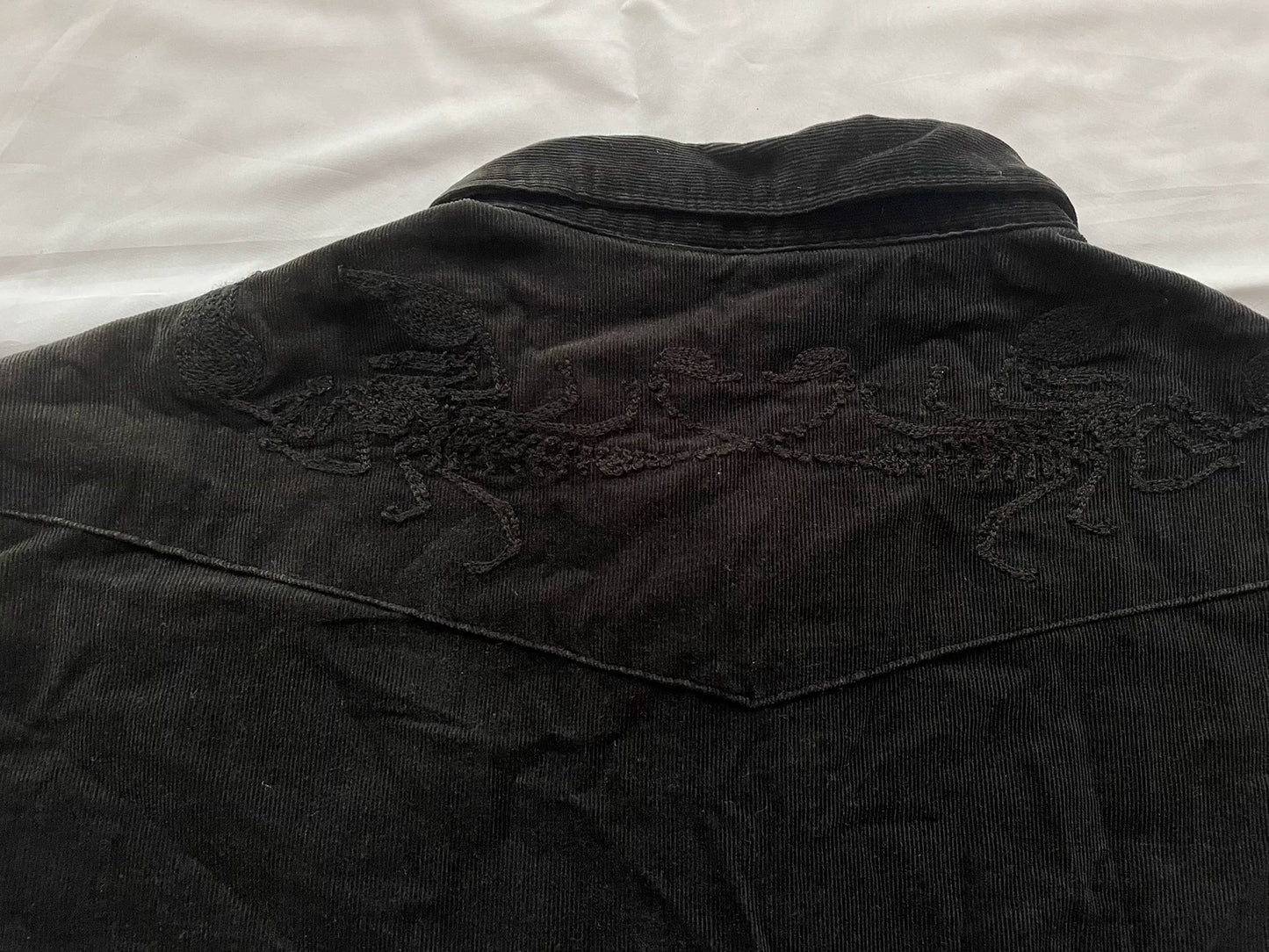 black short sleeve shirt with embroidery