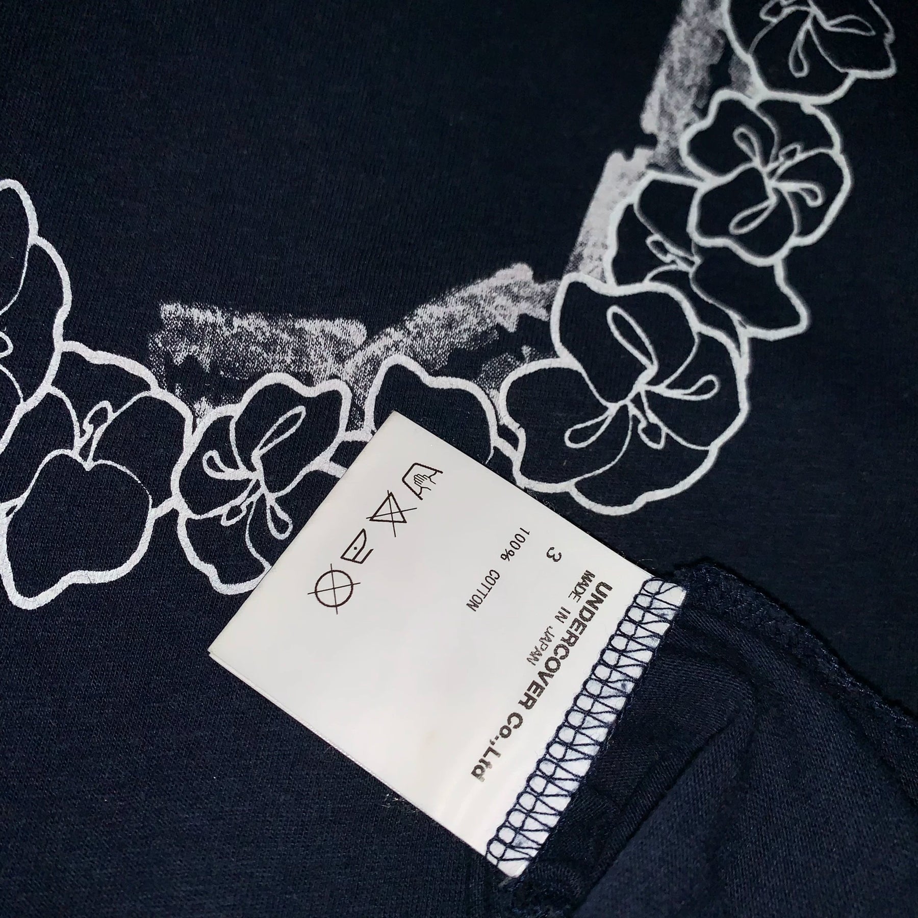 Undercover Blade Flower Necklace Tee