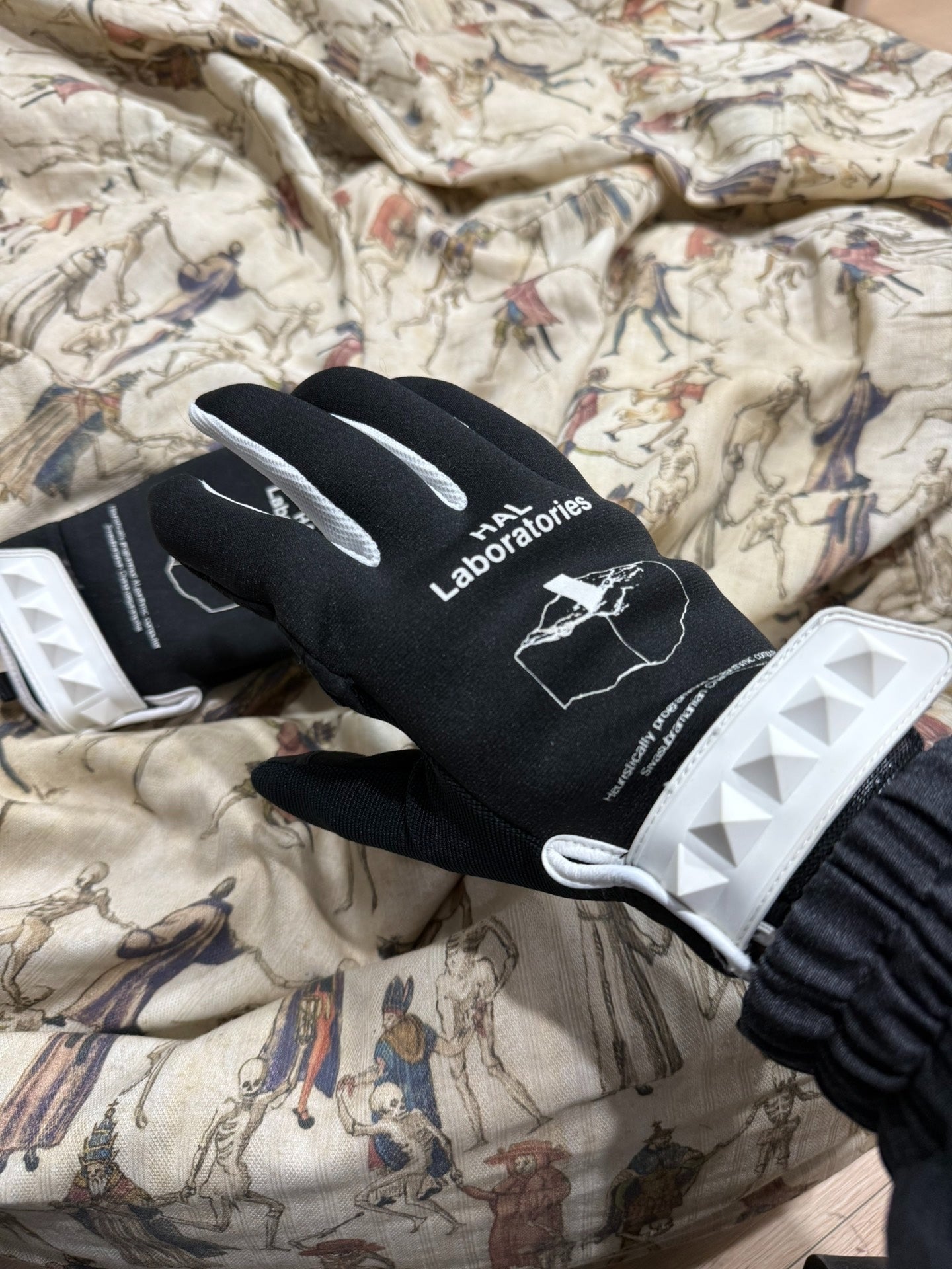 UNDERCOVER HAL Laboratories Rivet Moto Gloves
