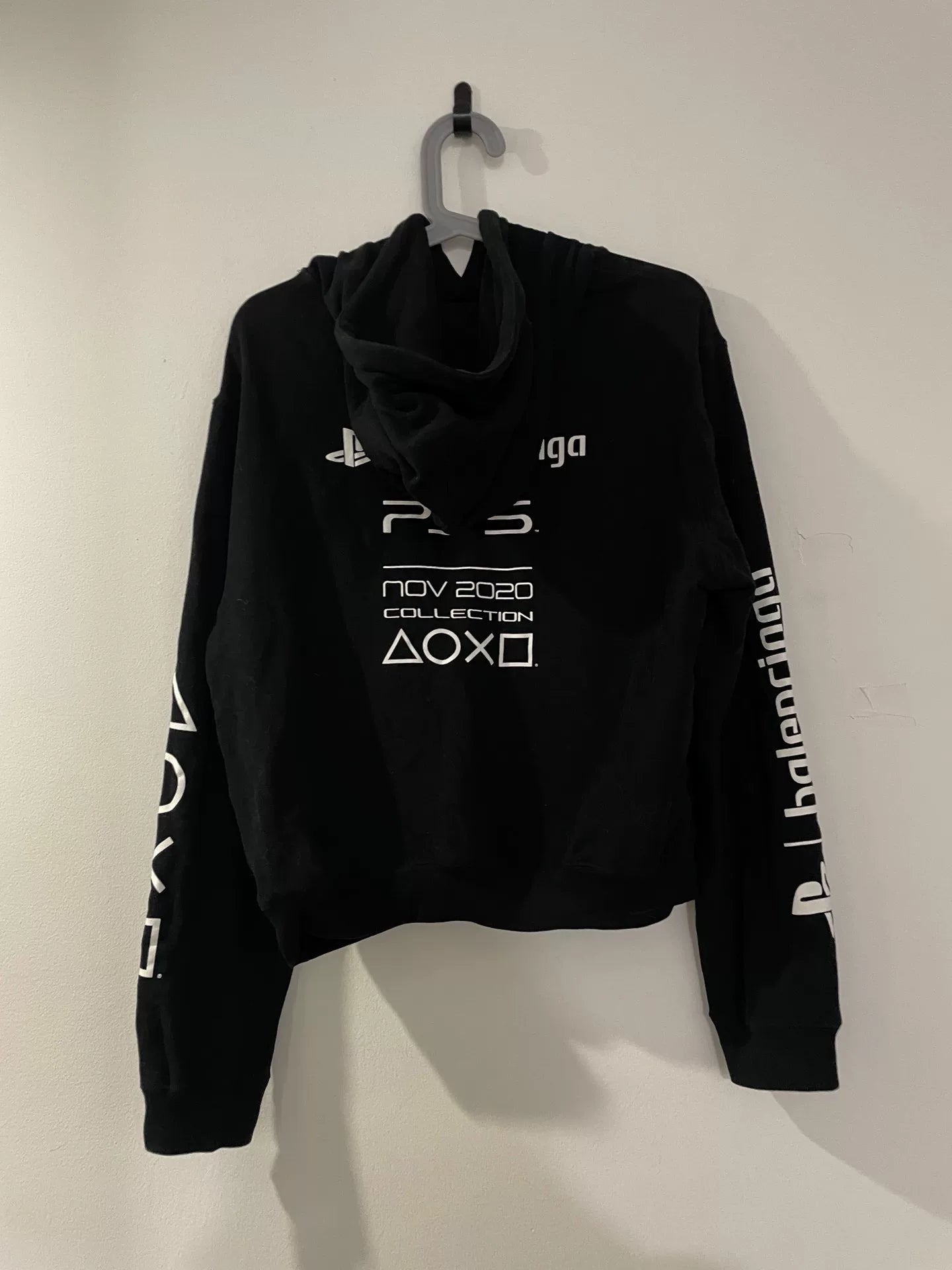 balenciaga ps5 cropped hoodie in black