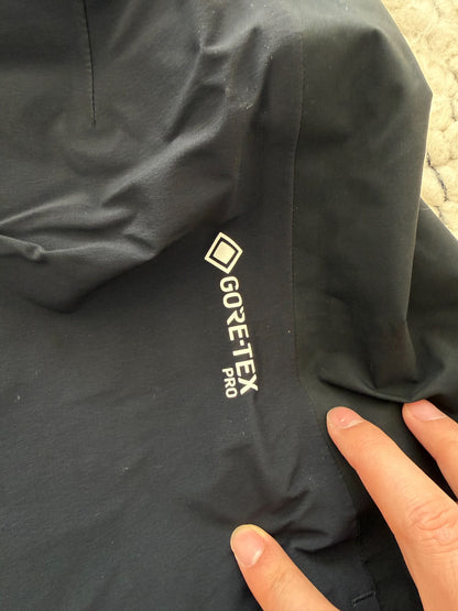 black burton ak457 ski overalls size L