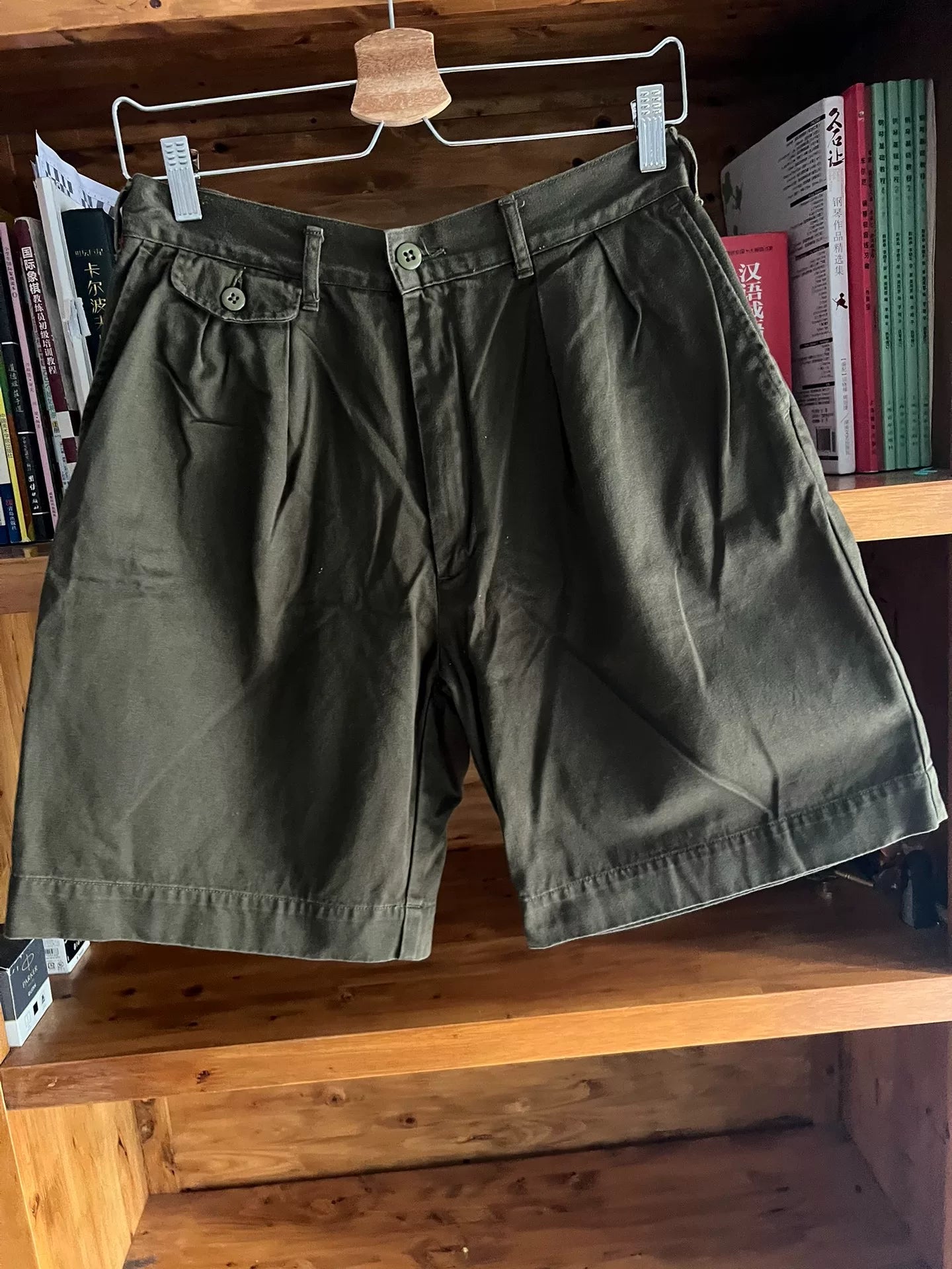 olive green casual shorts for summer wear