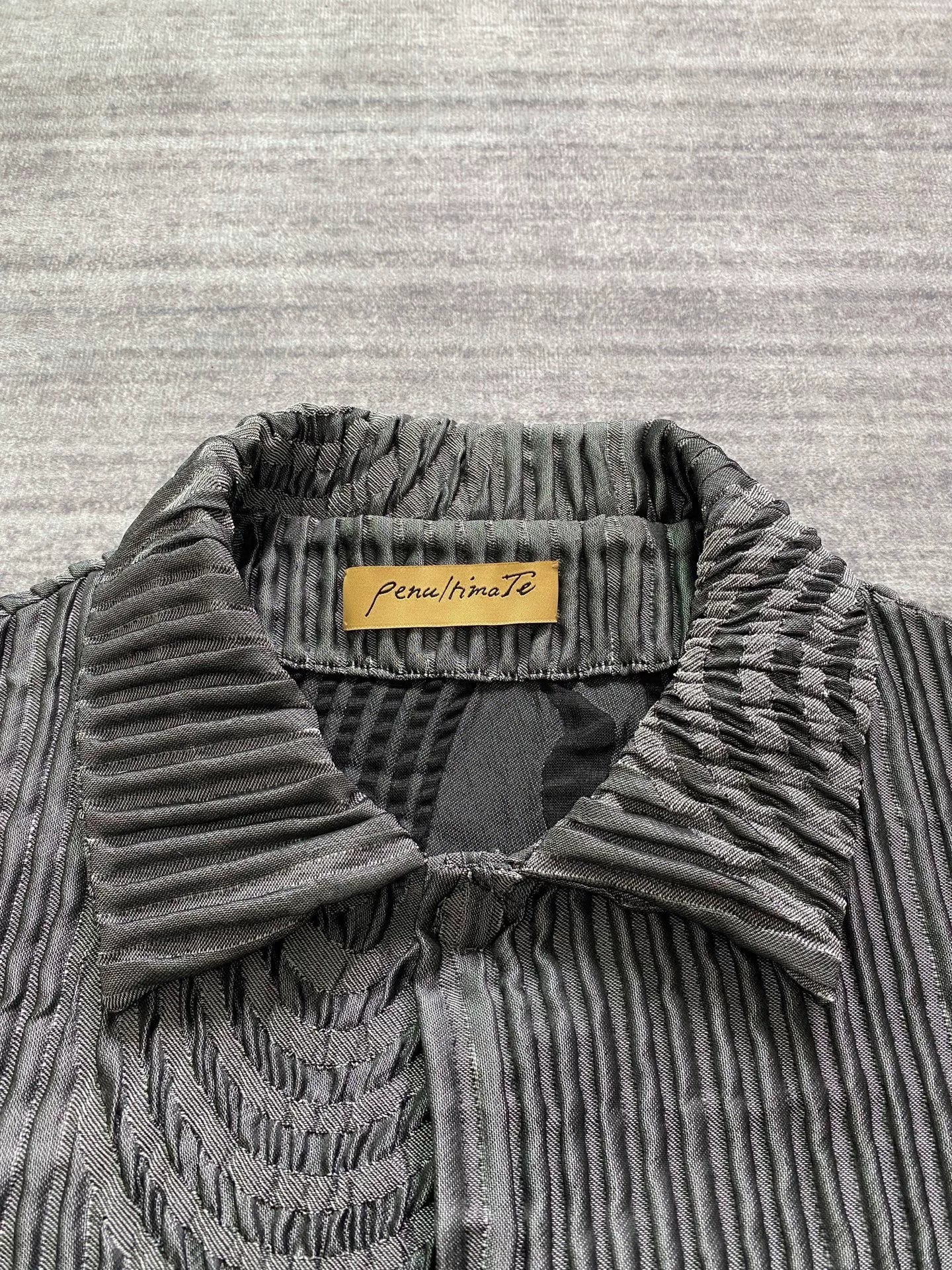 silver wave pattern breathable jacket