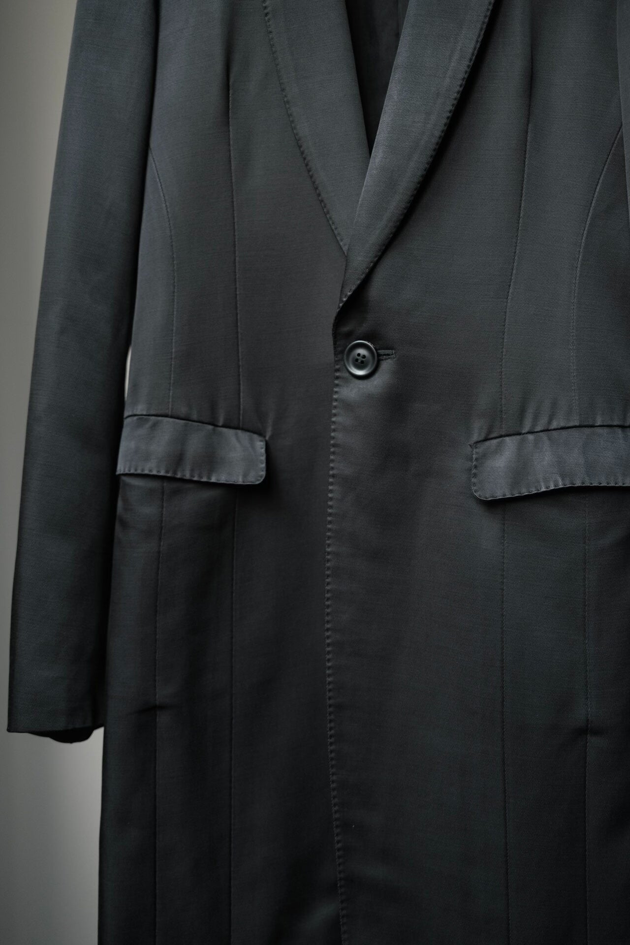 Julius_7 Dark Satin Avant-garde Blazer