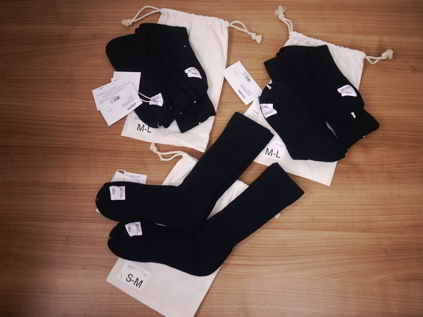 visvim achilles socks in navy and white