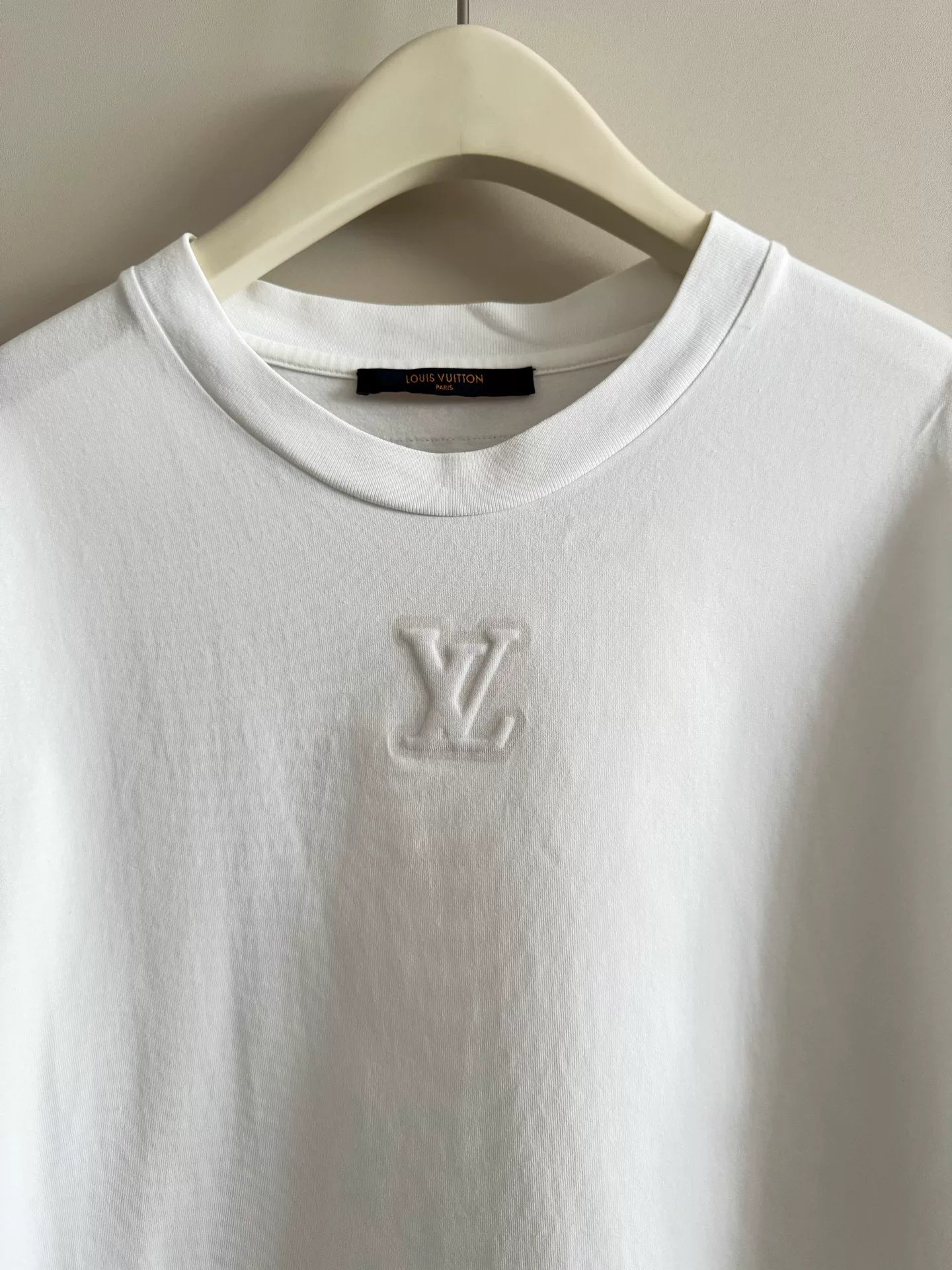 louis vuitton embossed logo short sleeve t-shirt