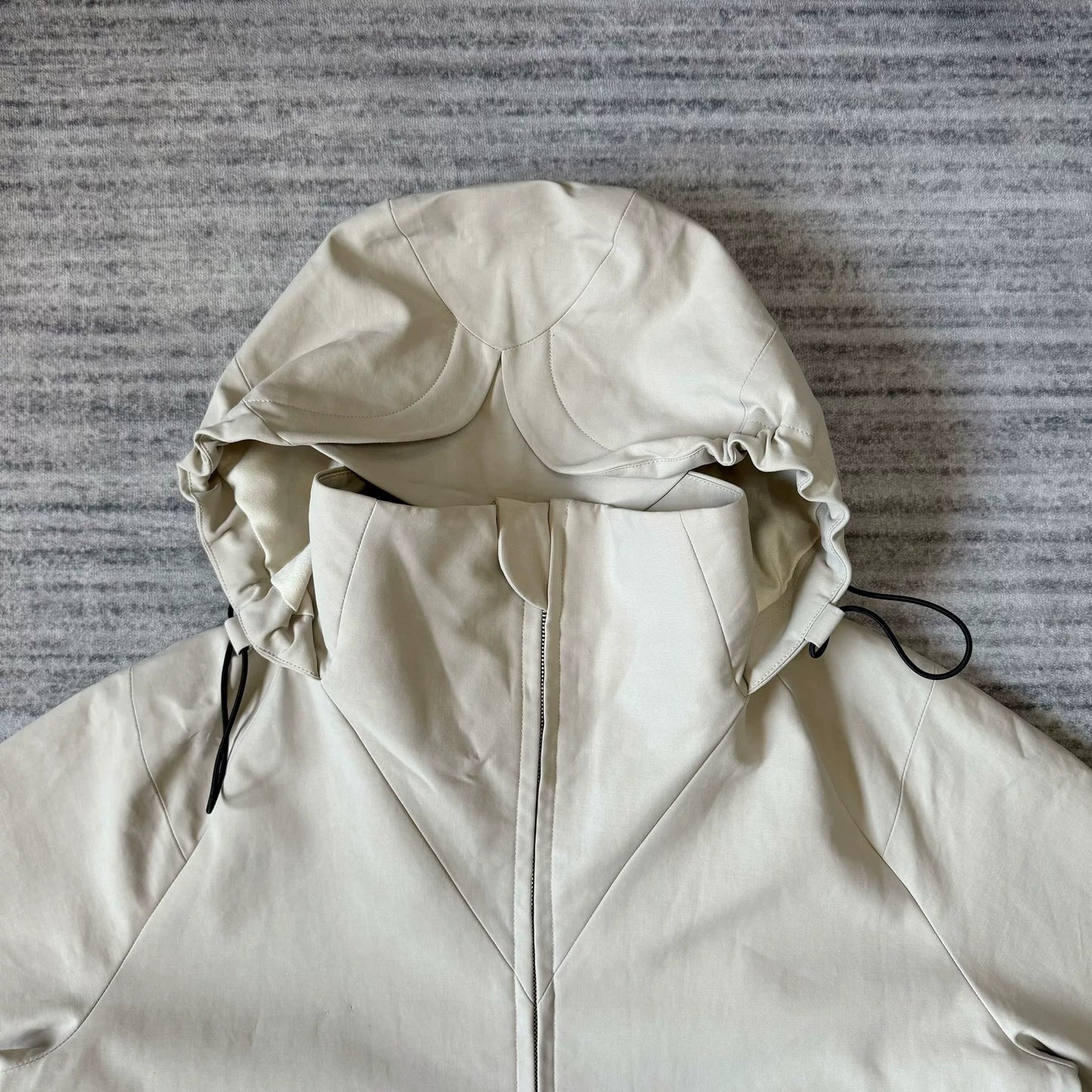 Pet Tree Kor Windbreaker Jacket in Beige