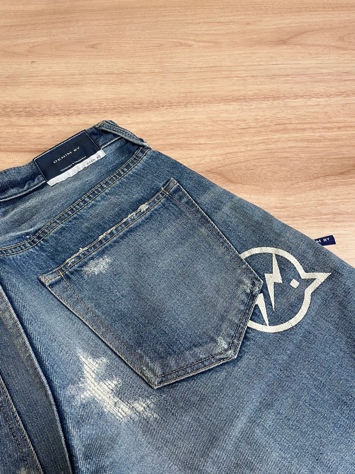 denim by vanquish distressed wash jeans