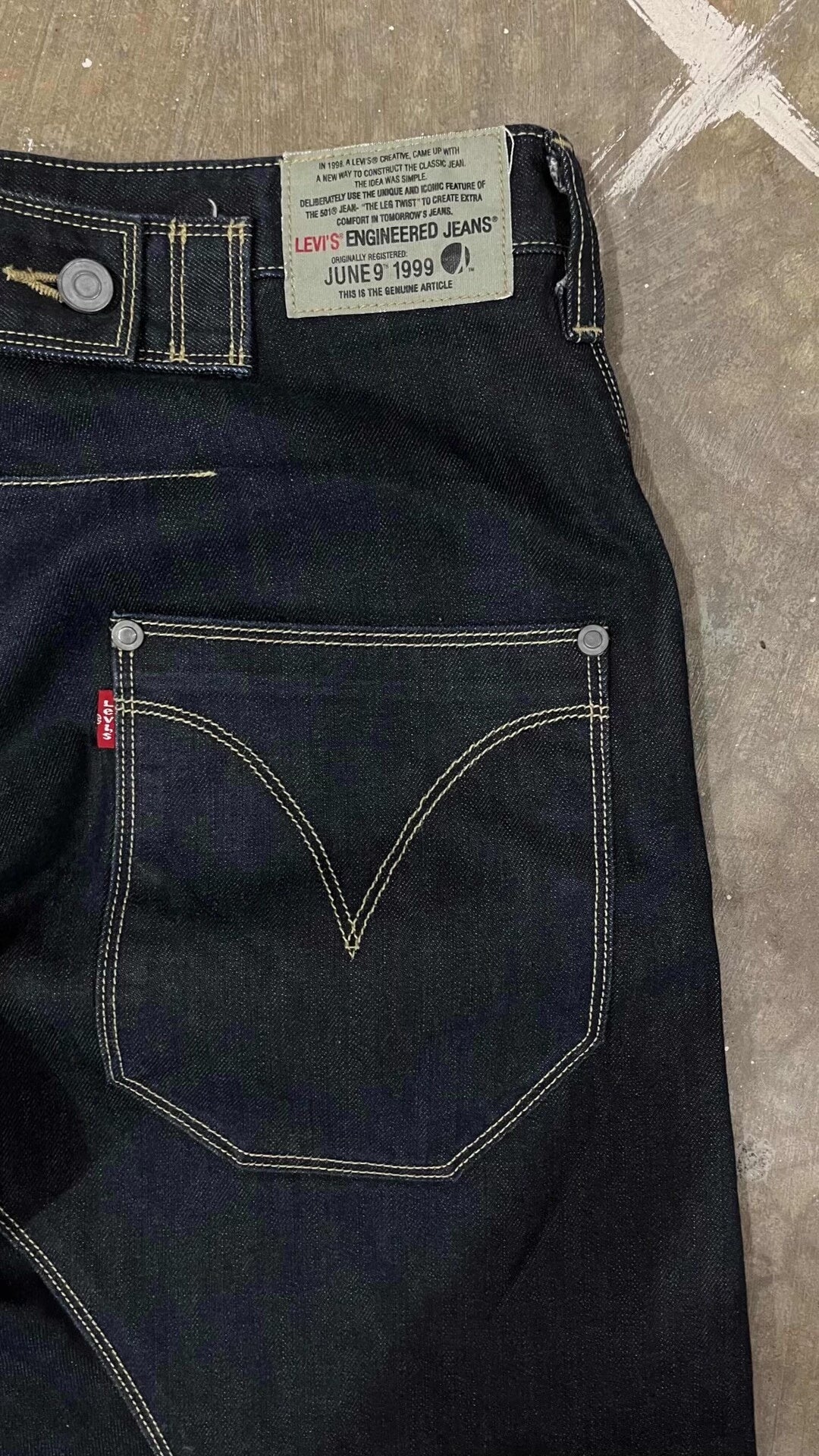 Vintage Levi's 2000s Engineered Cinch Back Jeans