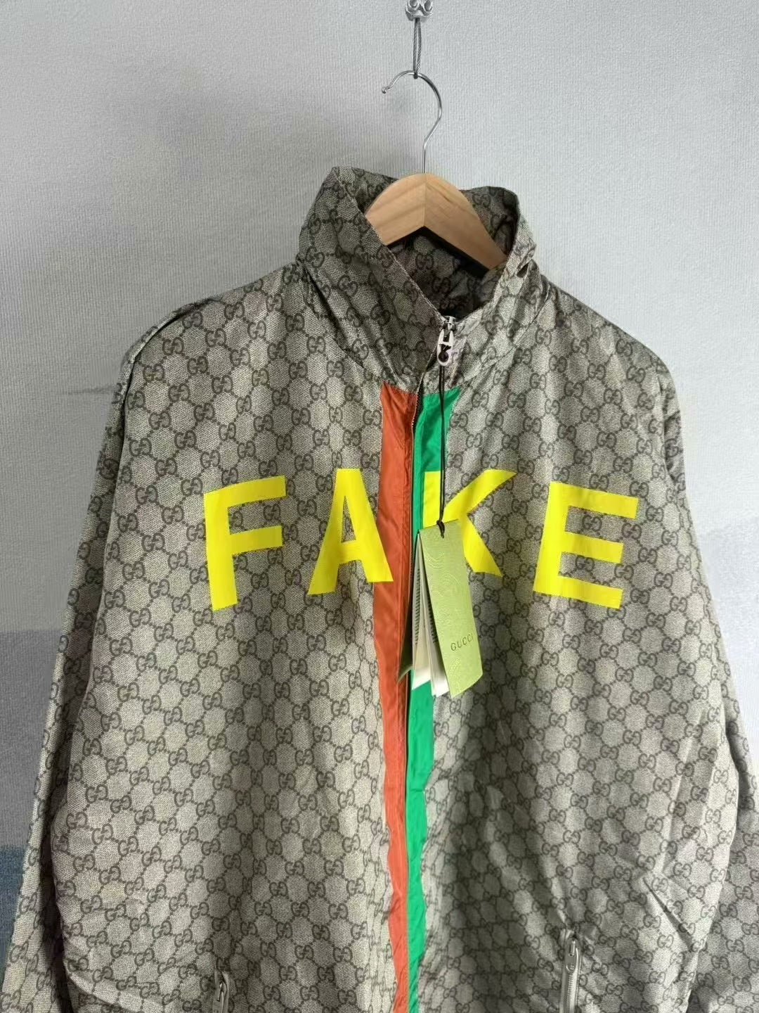 gucci red green striped rain jacket size 48