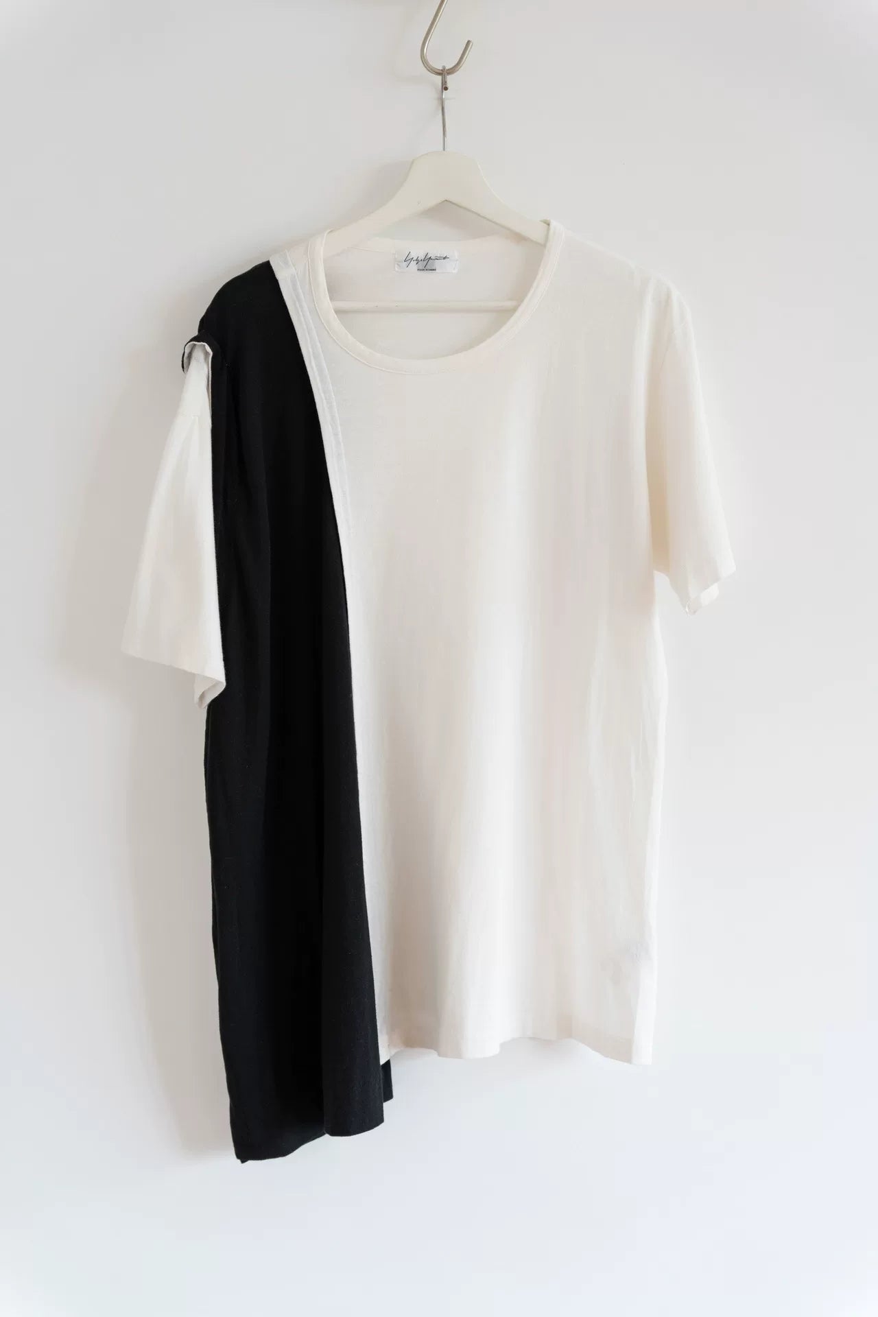 black and white short sleeve t-shirt