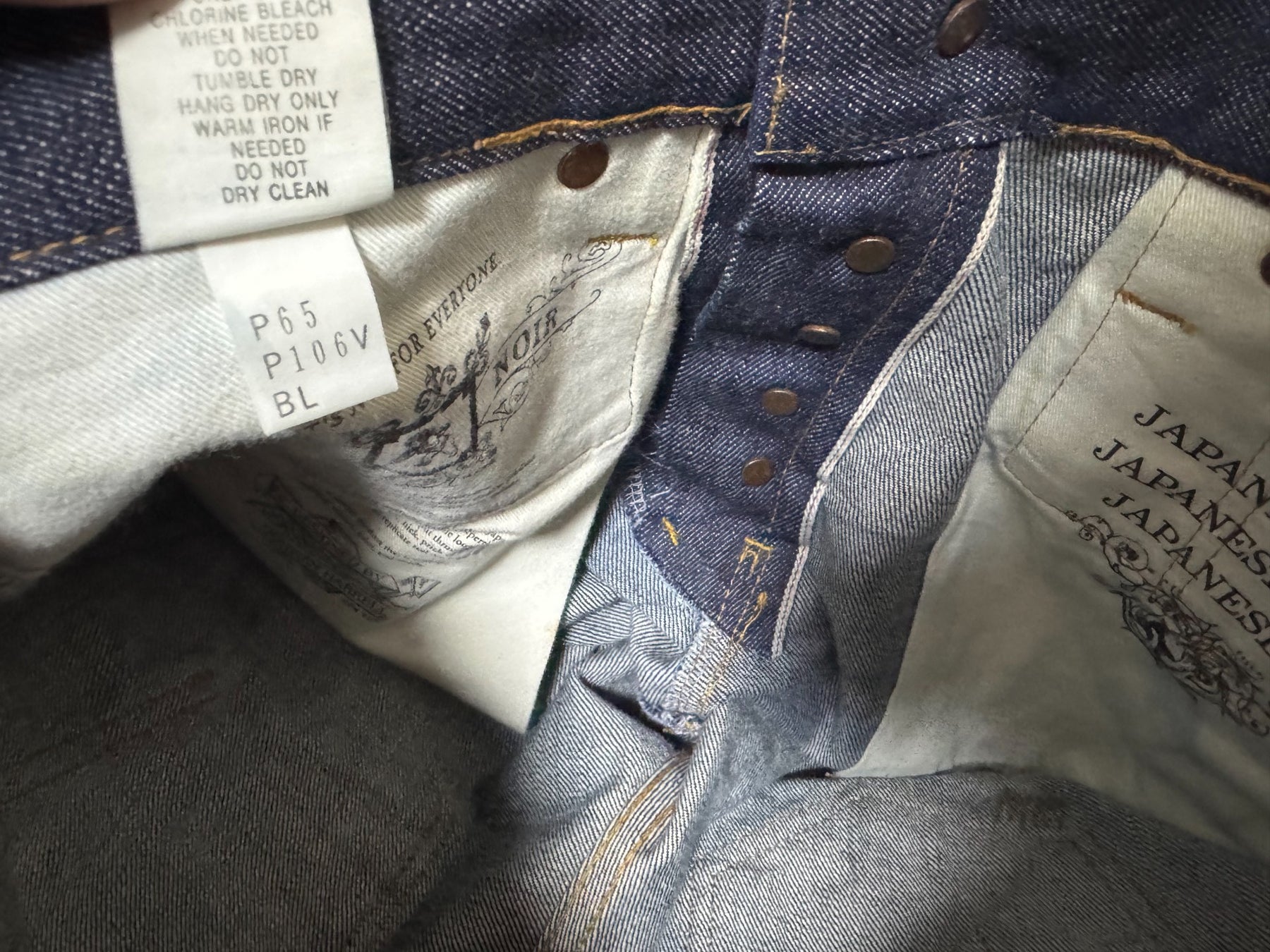 Noir Denim Jeans with Distressing