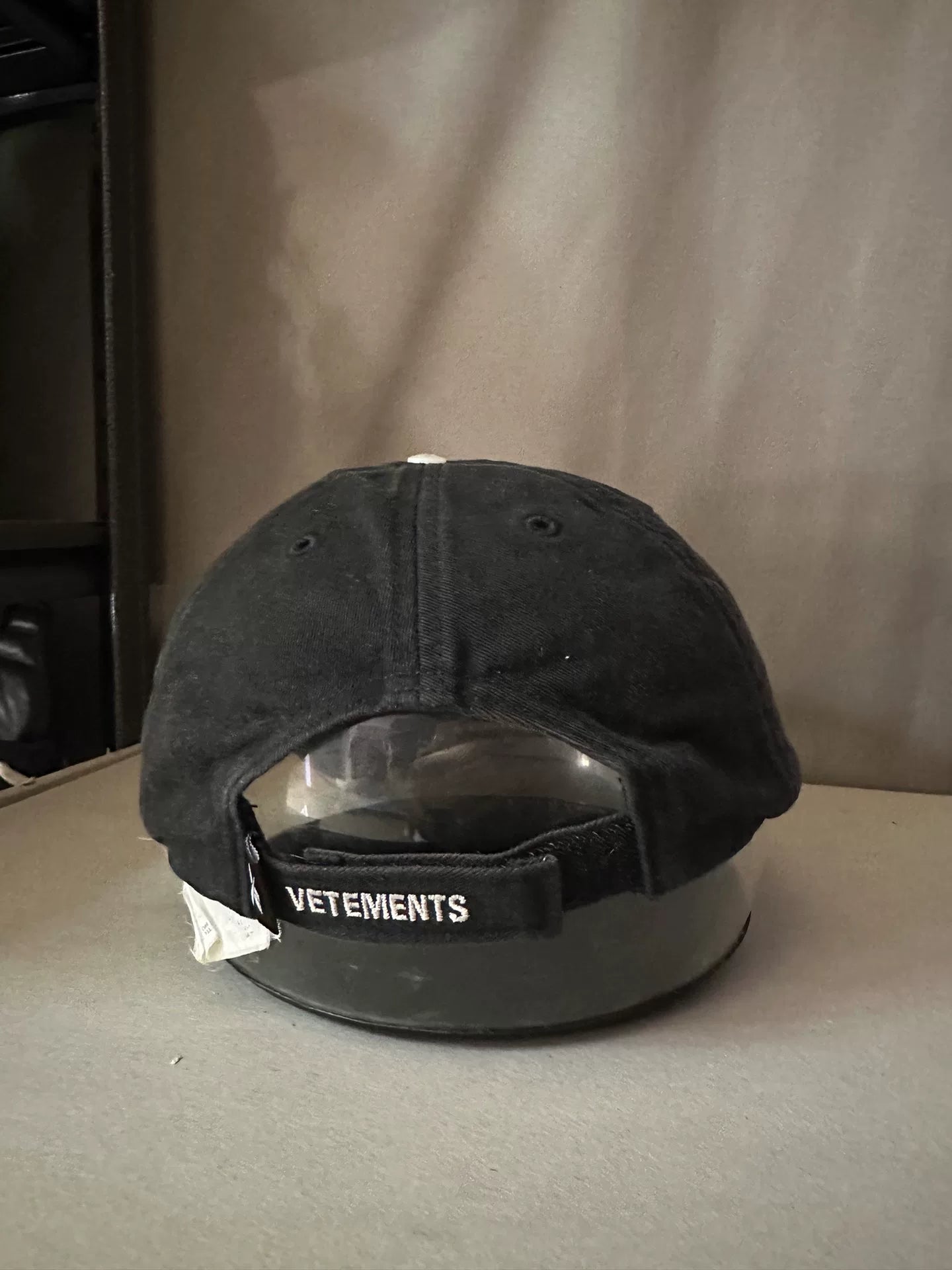 vetements anti-war logo cap