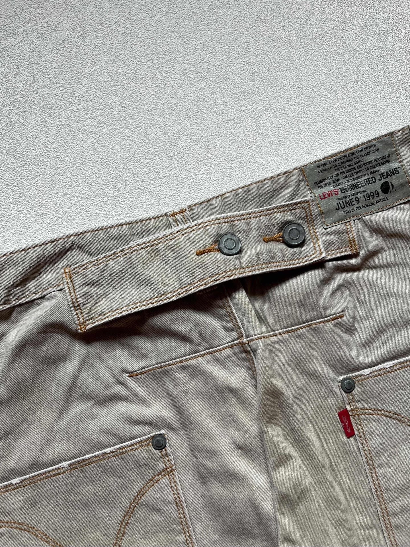 Vintage Levi's 2000s Engineered Cinch Back Twisted Leg Jeans