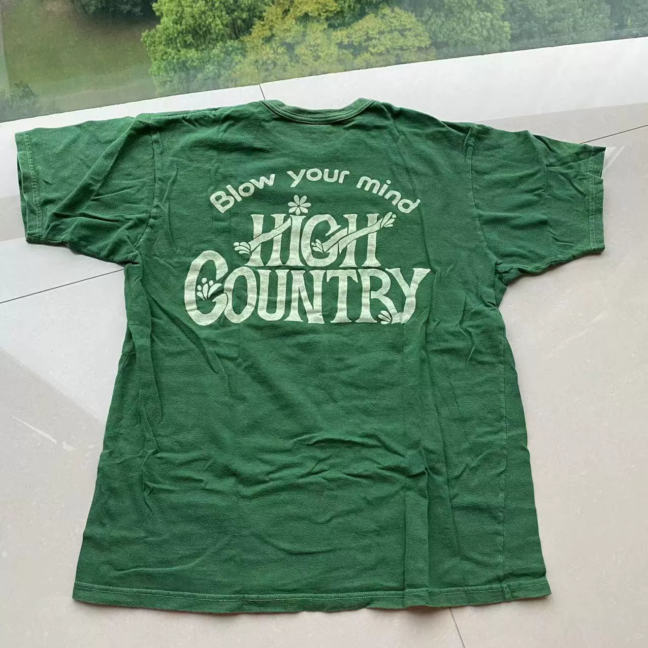 green short sleeve skull graphic tee