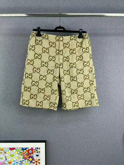gucci logo print shorts in excellent condition