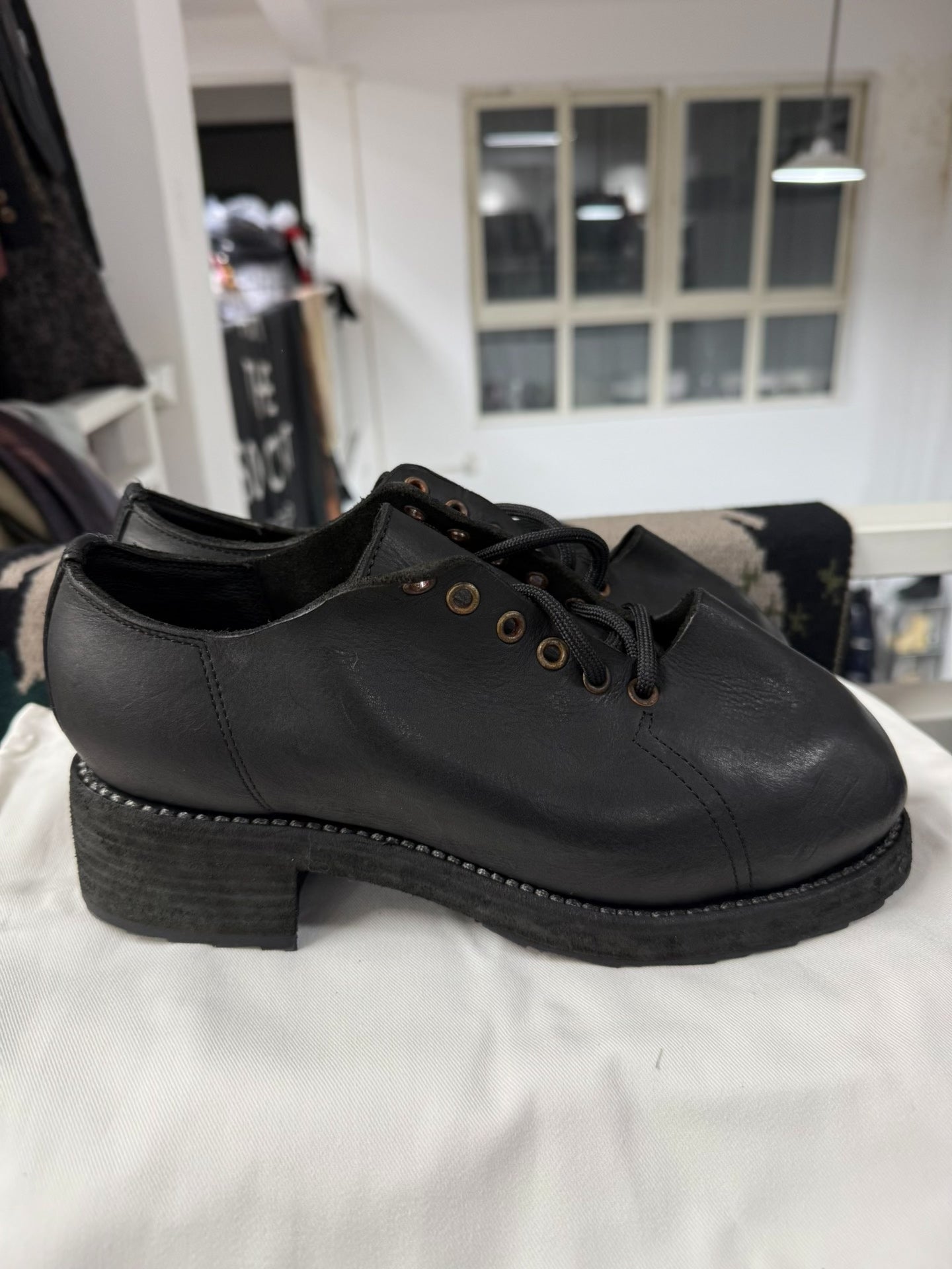 guidI black derby shoes size 39