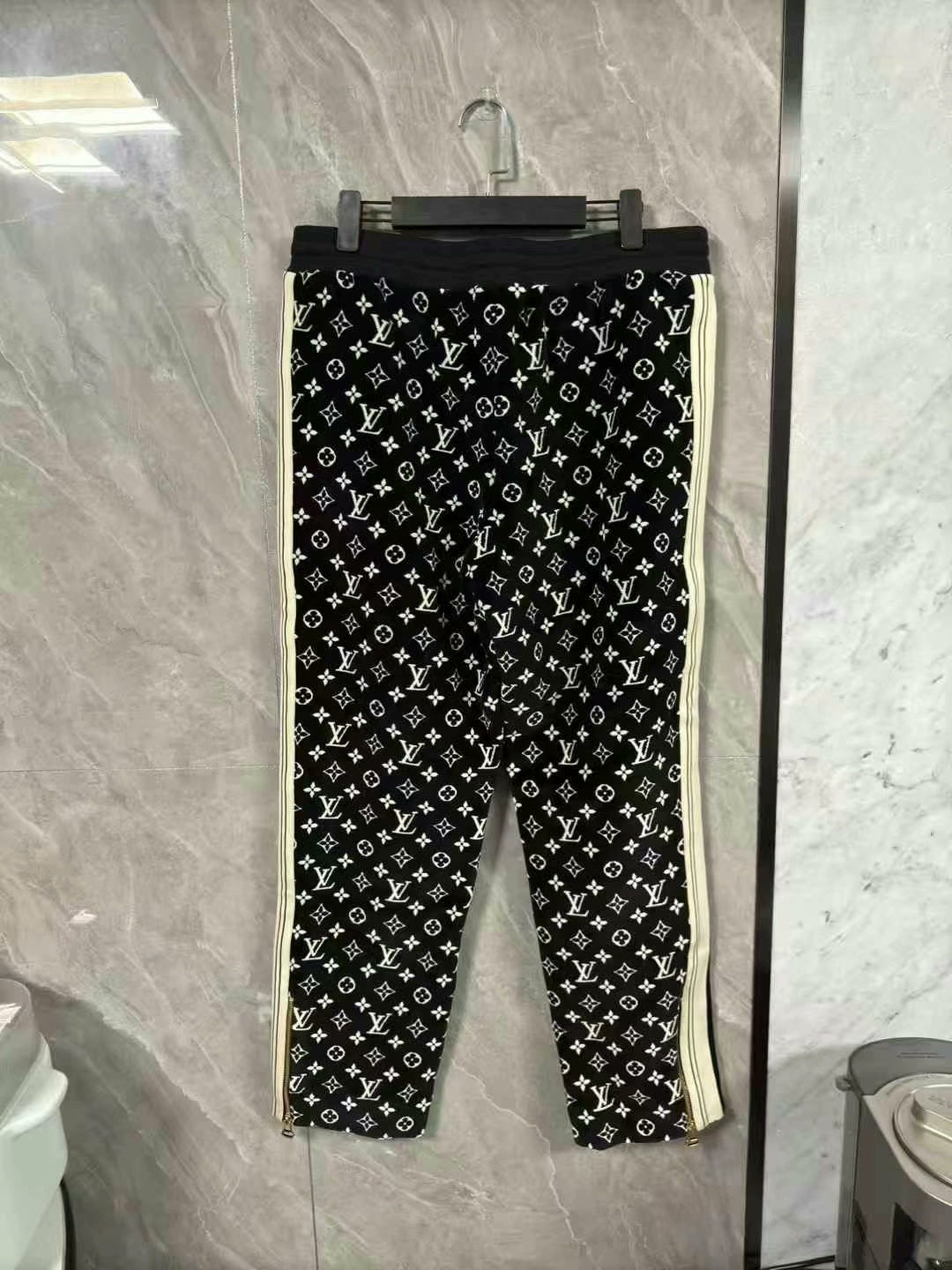 louis vuitton monogram jogger pants size L