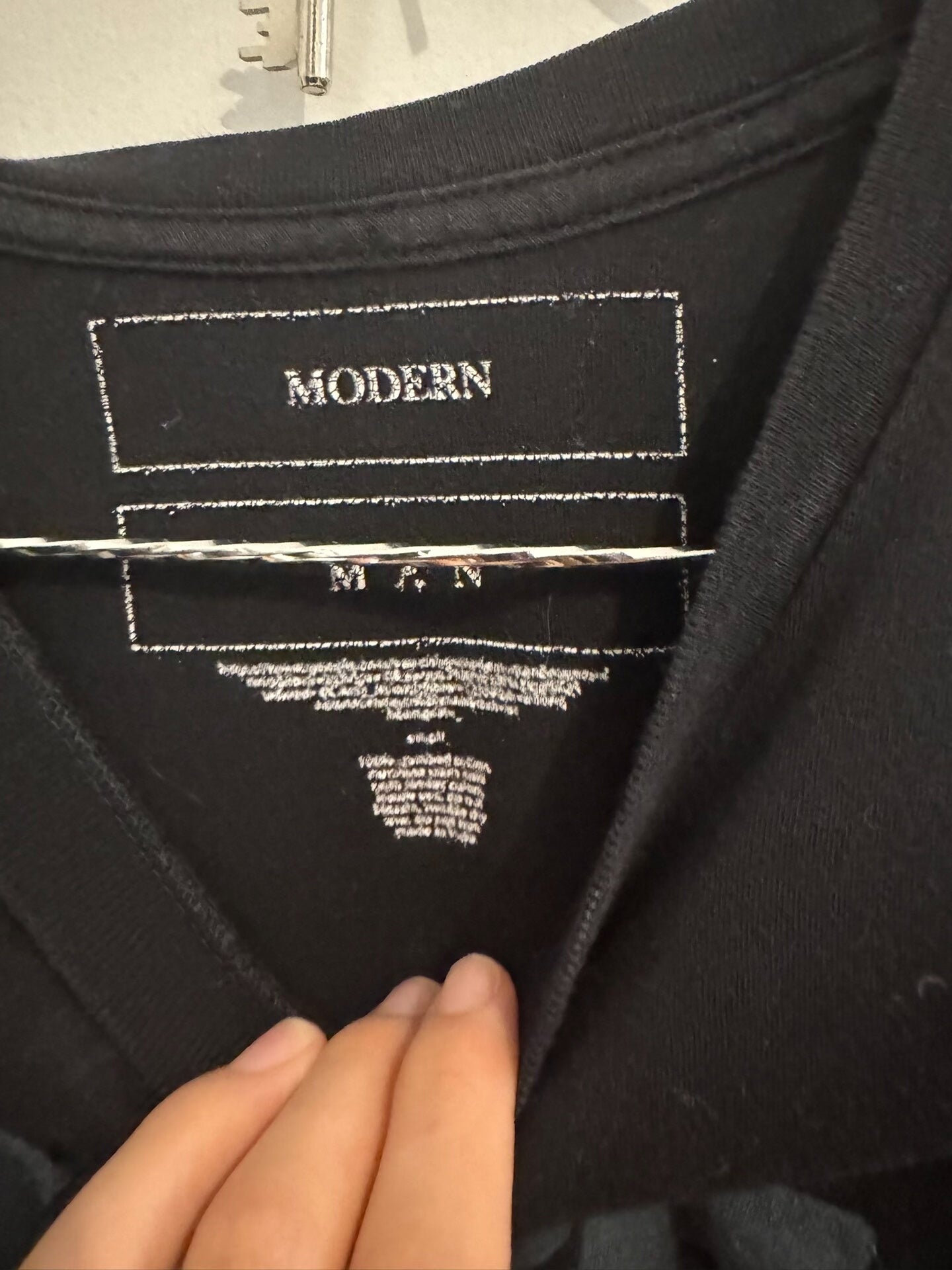 modern man black graphic t-shirt size M