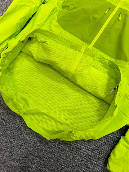 arcteryx proton lt lightweight hooded jacket