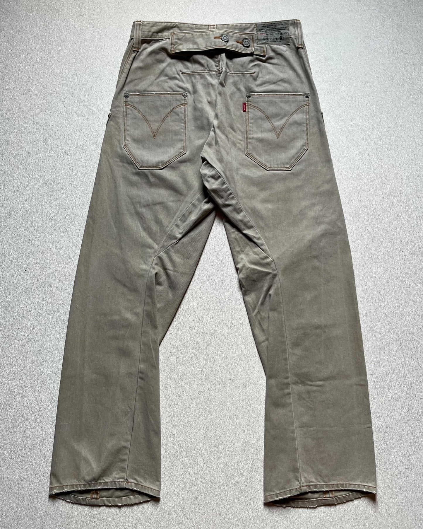 Vintage Levi's 2000s Engineered Cinch Back Twisted Leg Jeans