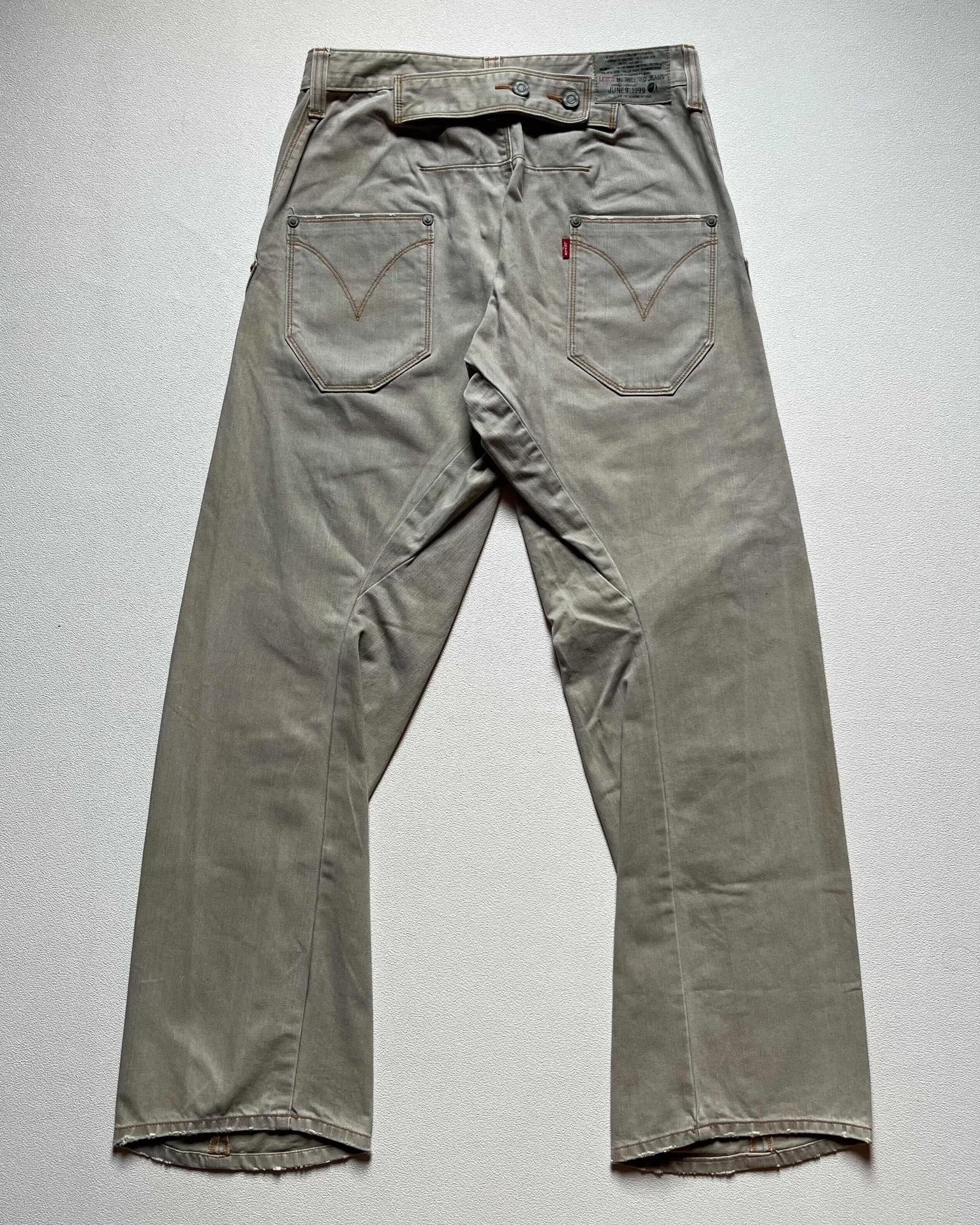 Vintage Levi's 2000s Engineered Cinch Back Twisted Leg Jeans