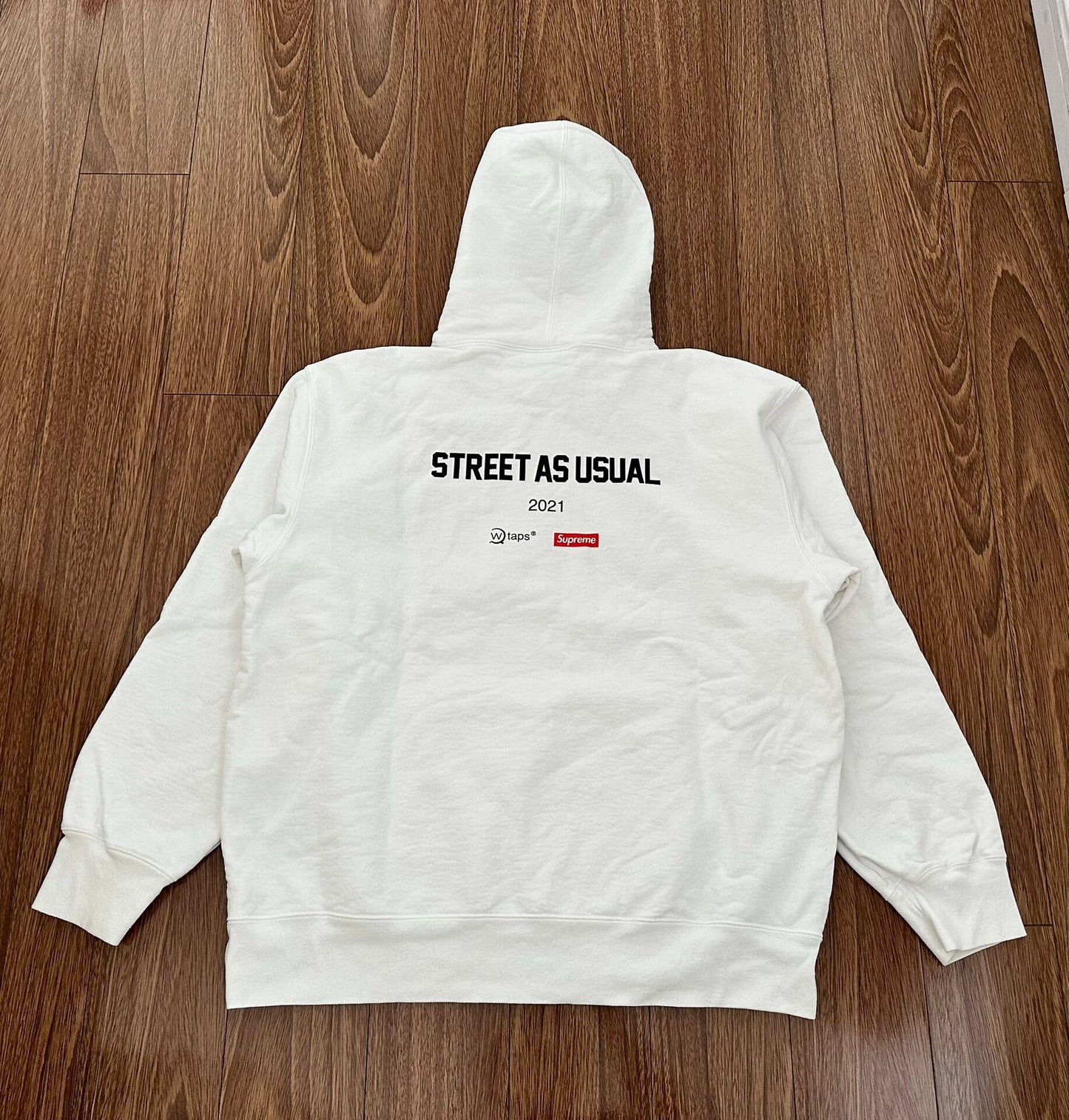 supreme x wtaps hooded sweatshirt in white