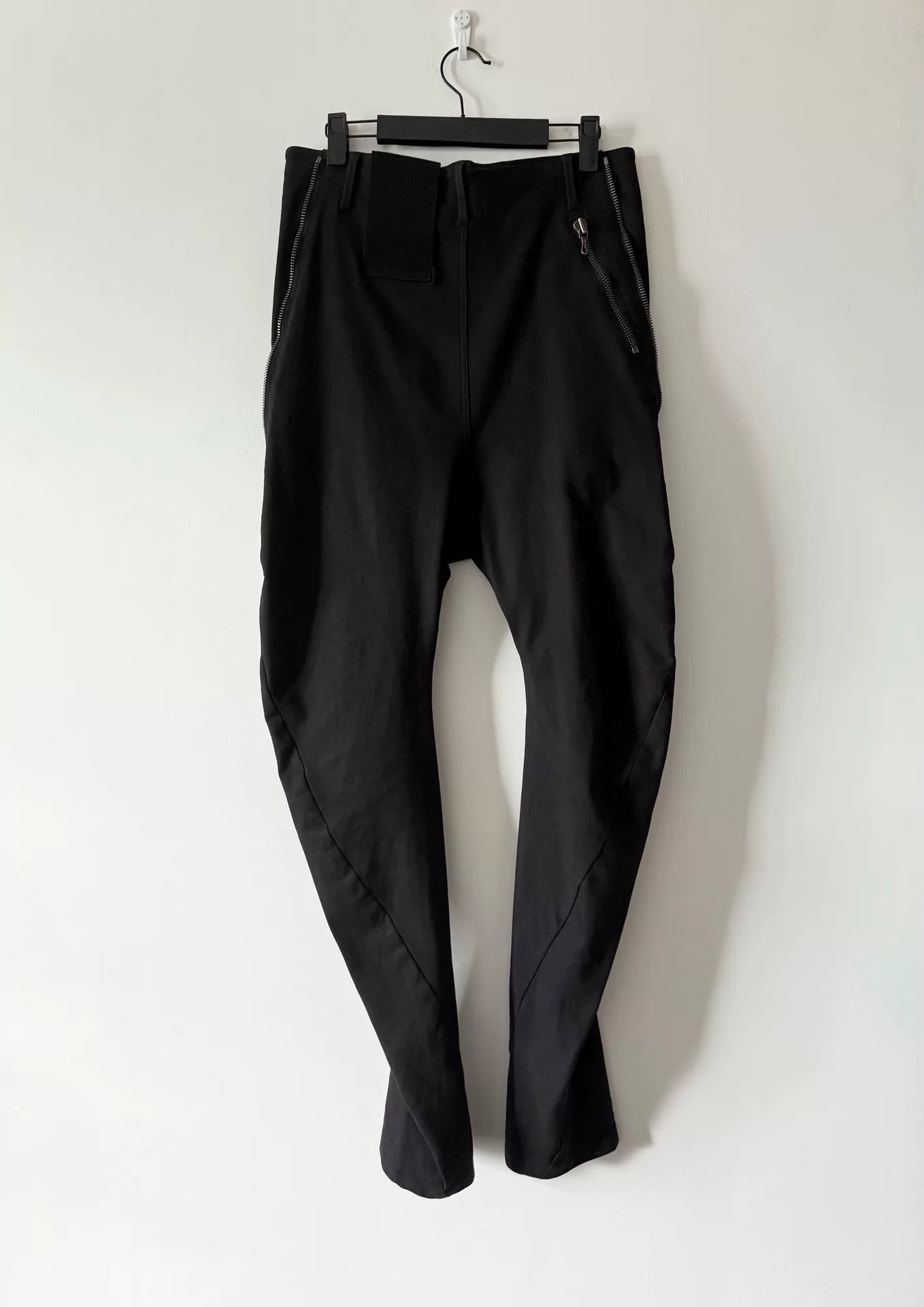 Julius High-Waist Slim Twisted Leg Pants