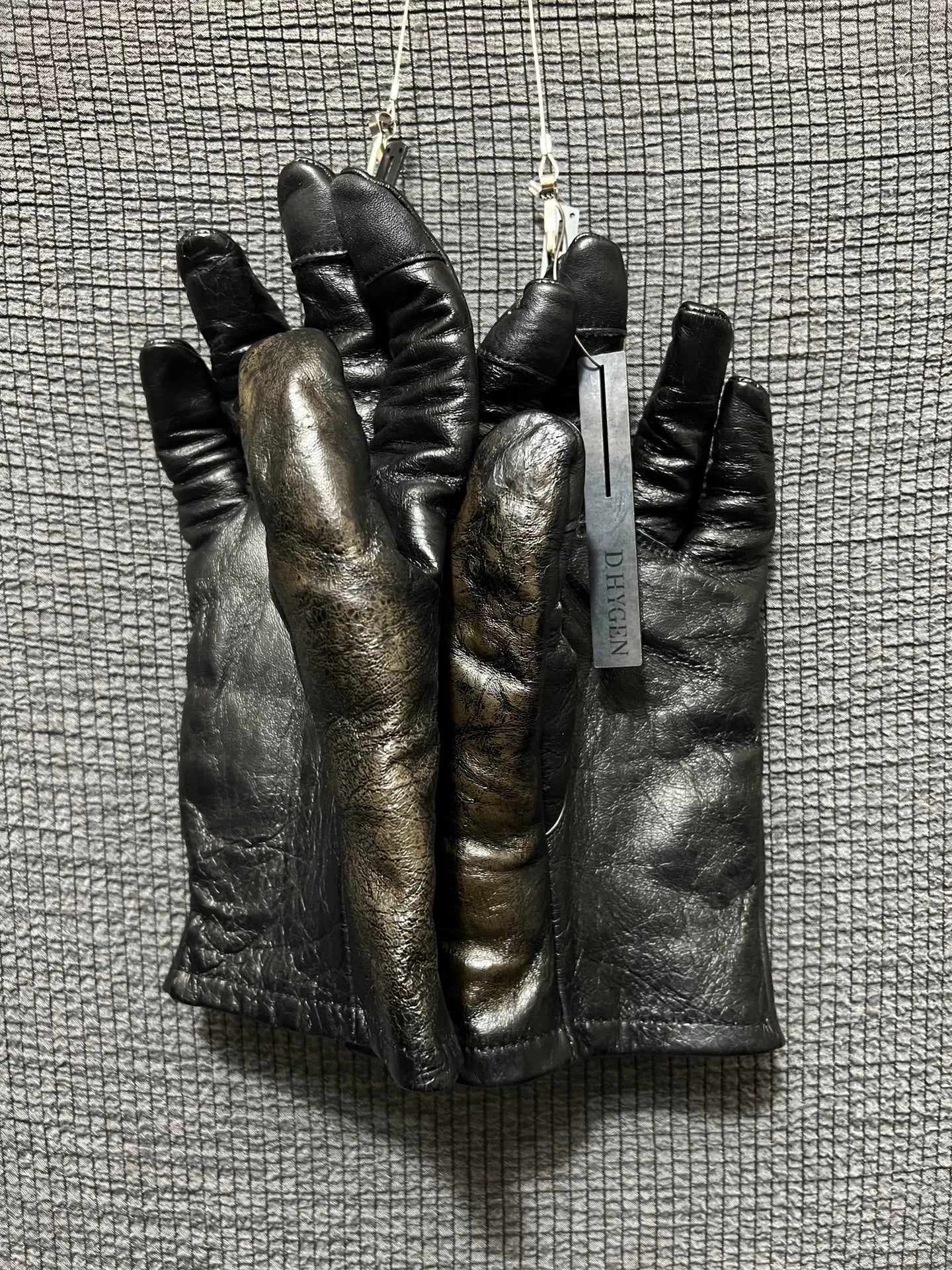 d hygen leather zip gloves with thumb opening