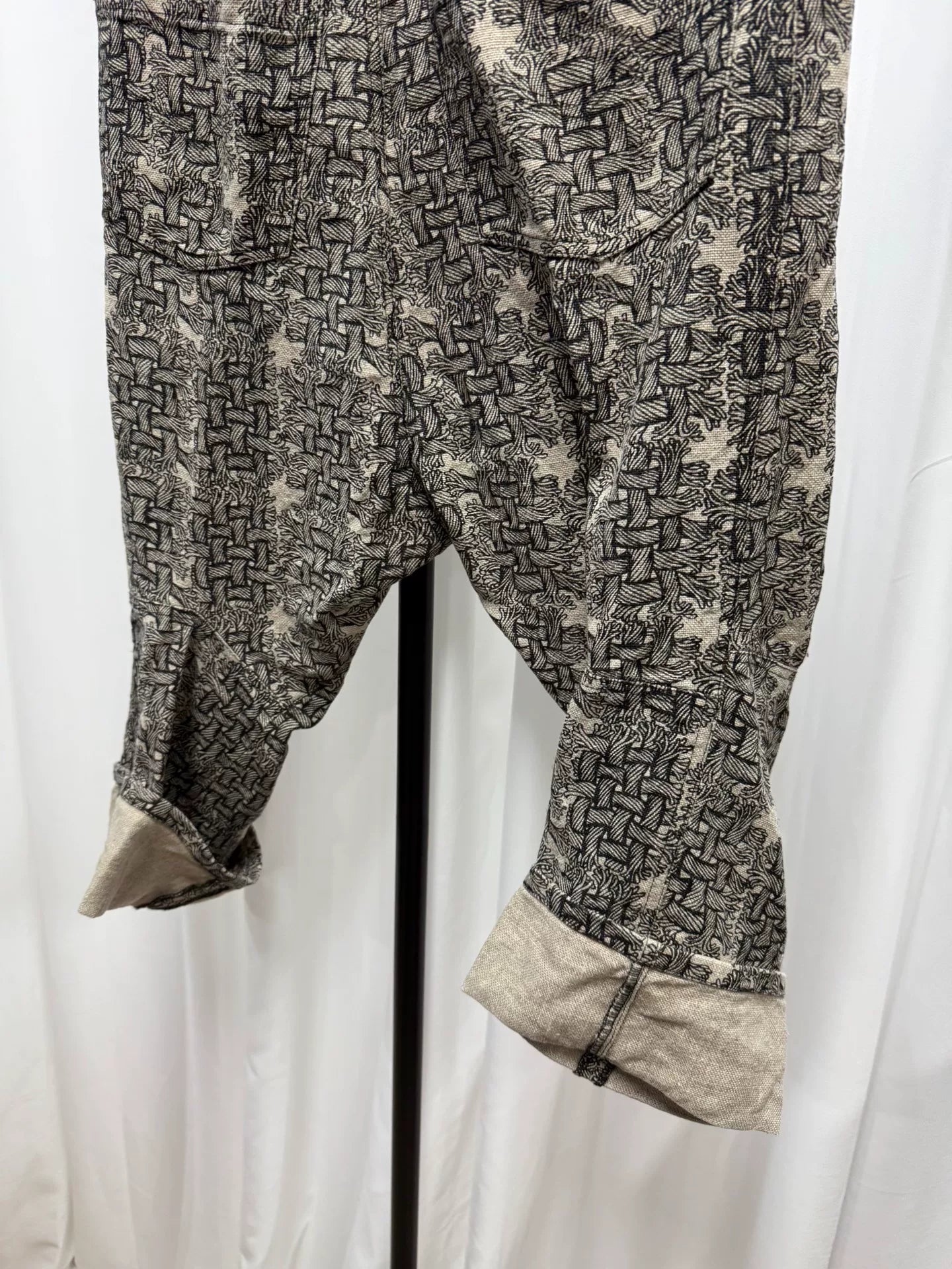 unique patterned cropped denim pants