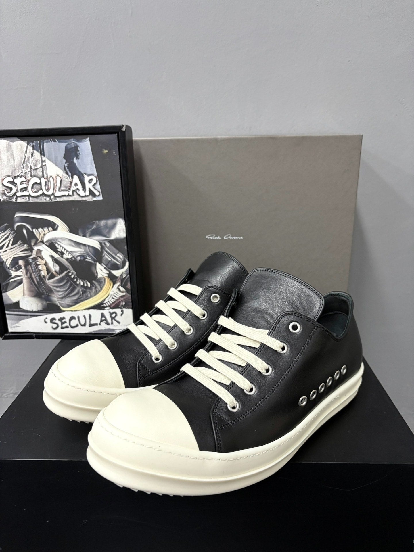 RickOwens 26SS Black Low-Top Leather Sneakers