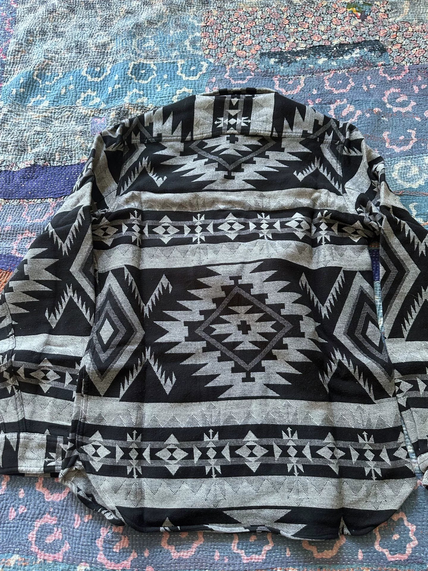 southwestern half-zip shirt in size M