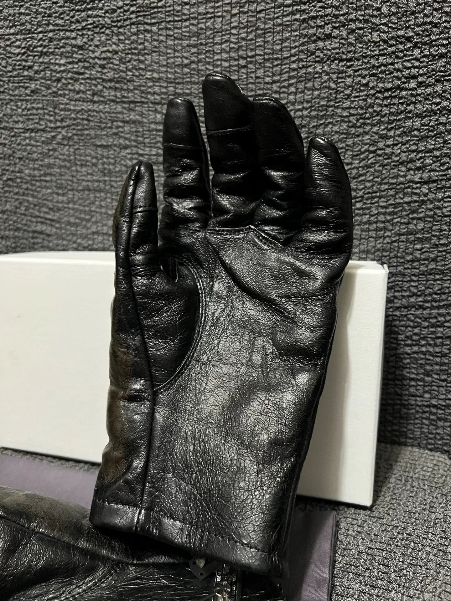 d hygen leather zip gloves with thumb opening