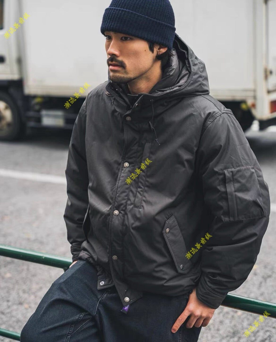The North Face Mountain Short Hooded Jacket