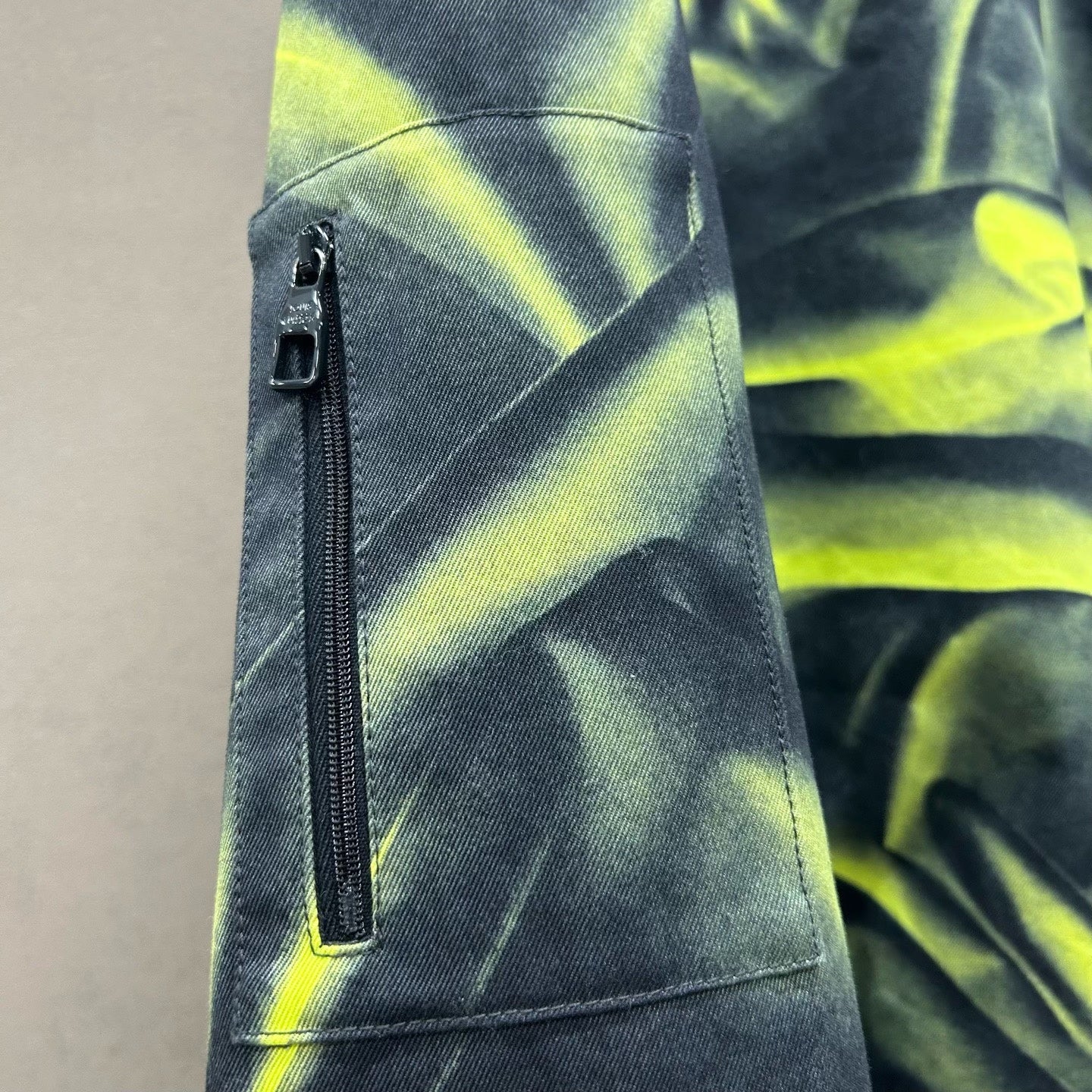 louis vuitton logo print jacket in green