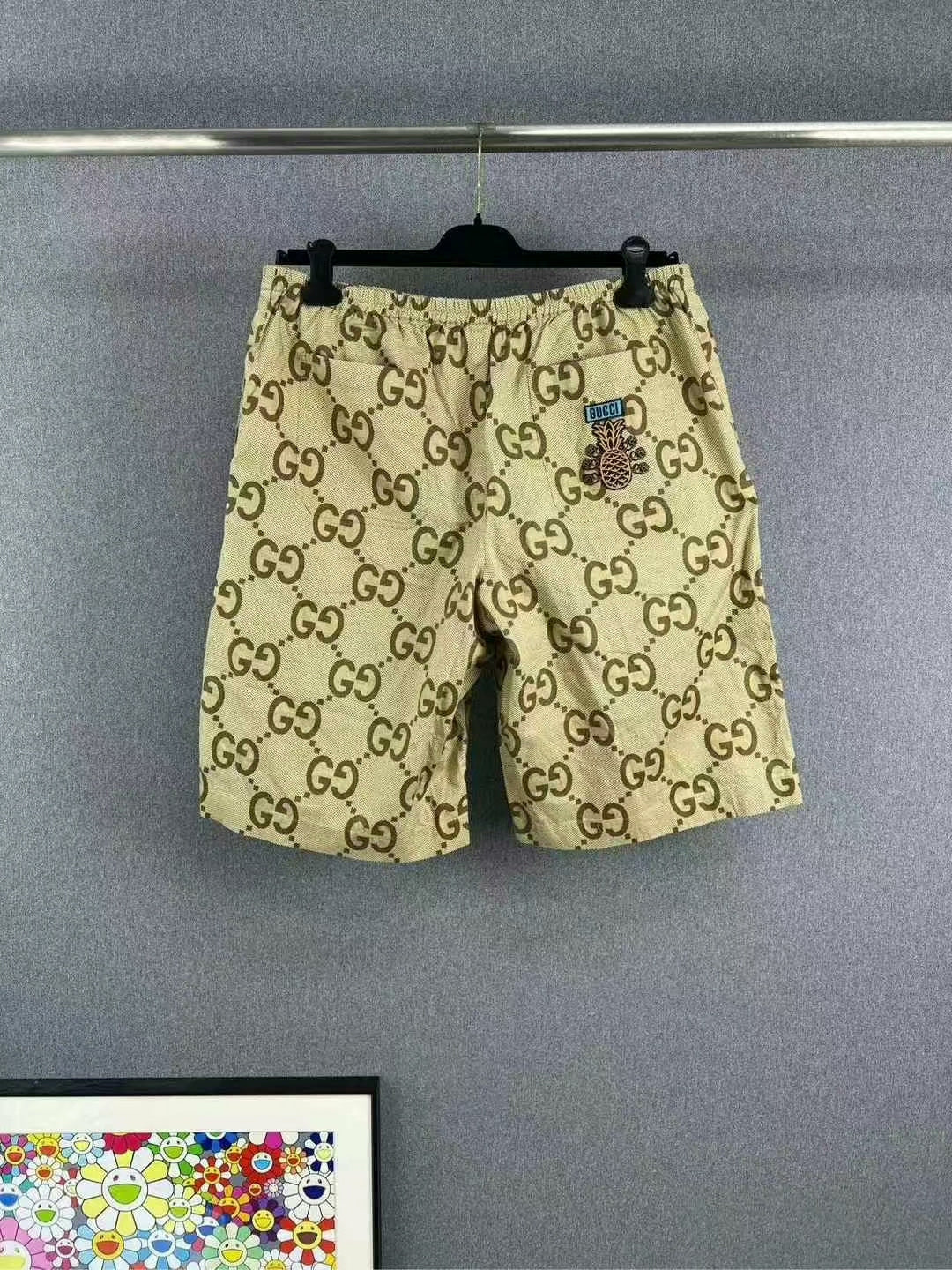 gucci logo print shorts in excellent condition