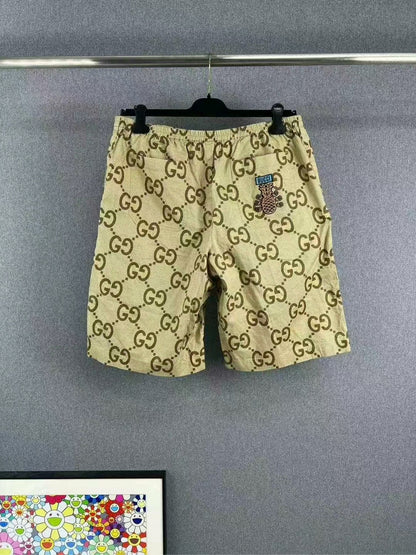 gucci logo print shorts in excellent condition
