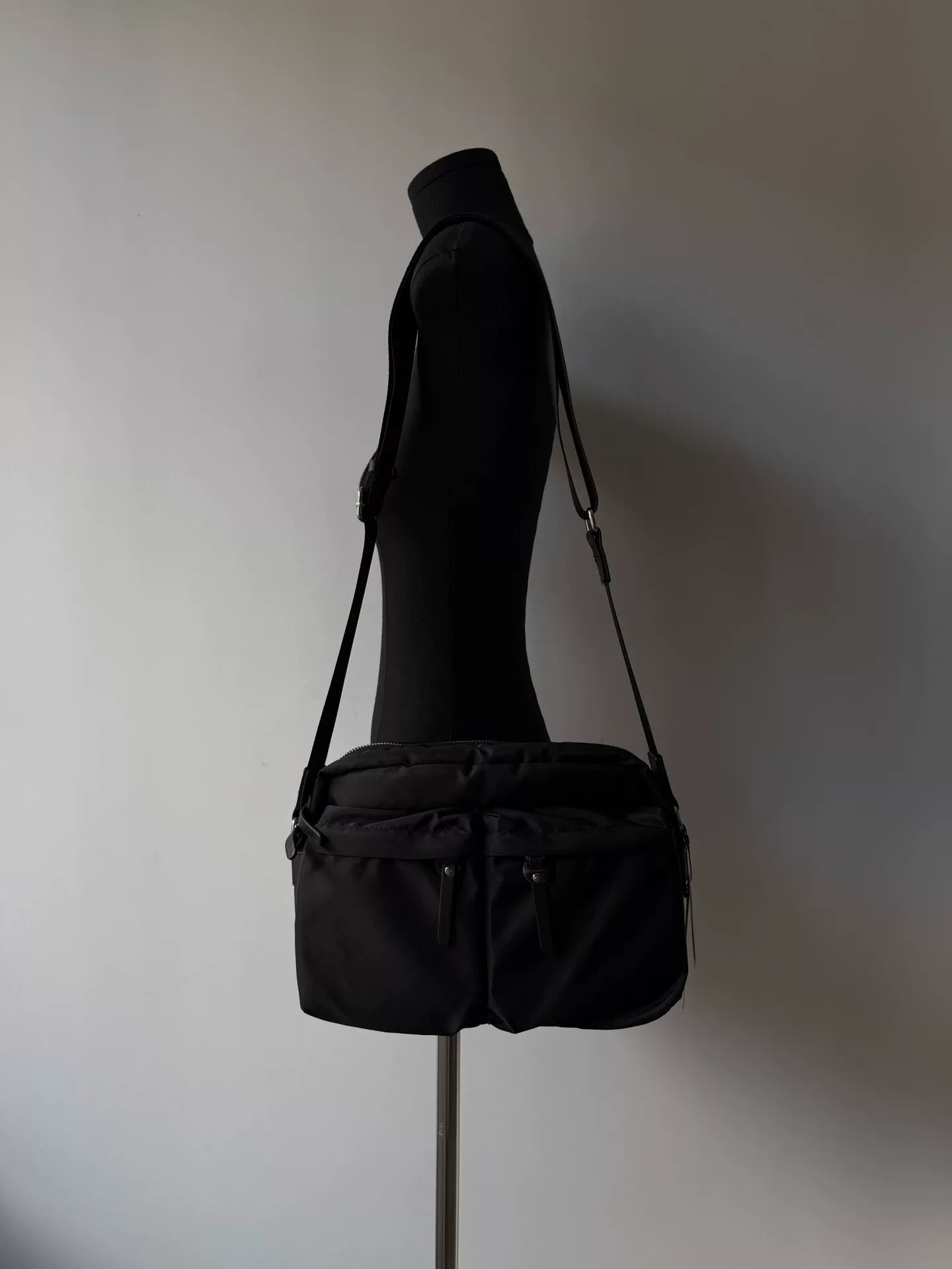 y'saccs black messenger crossbody bag
