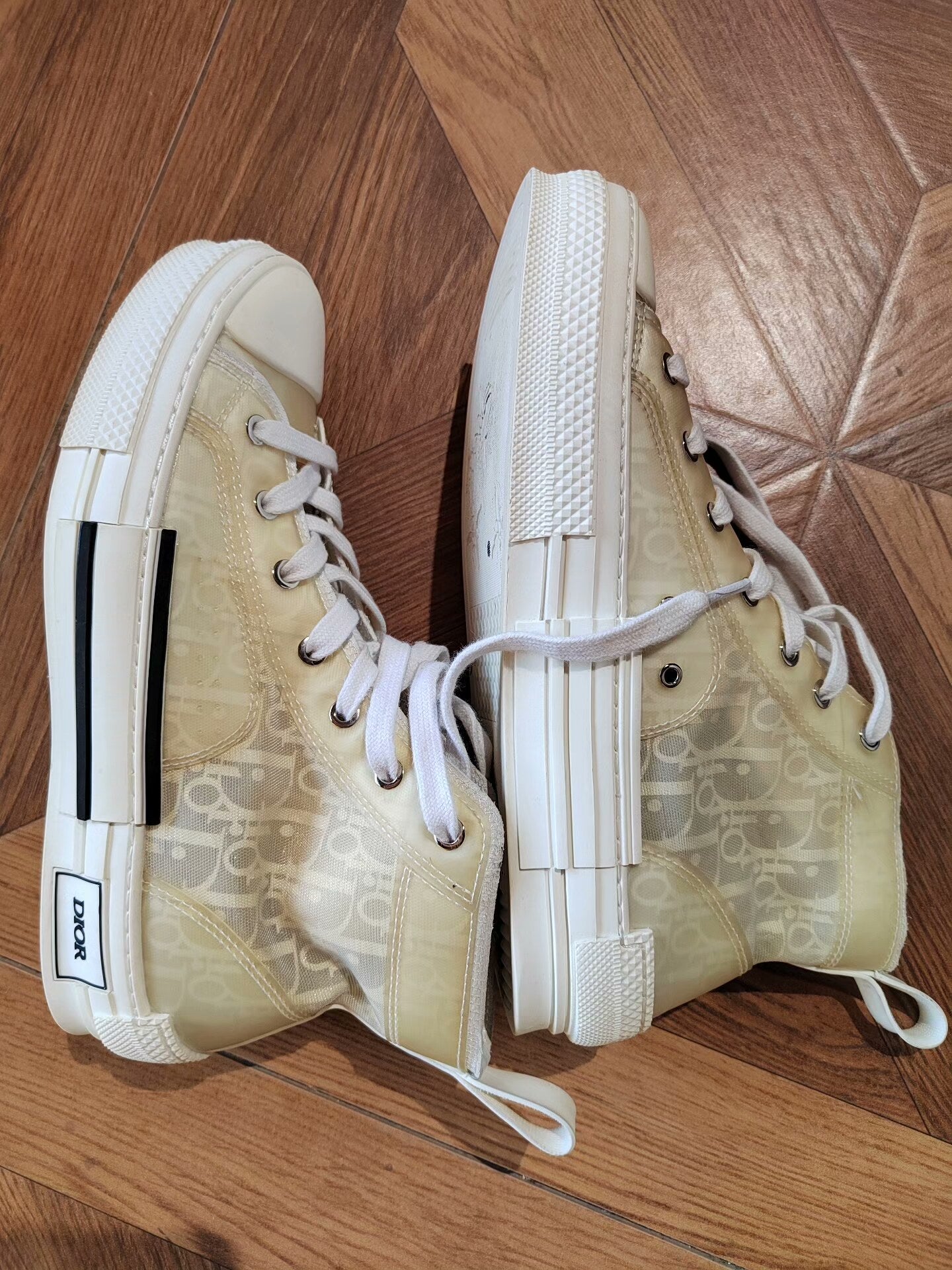 Dior B23 High-Top Sneakers Beige
