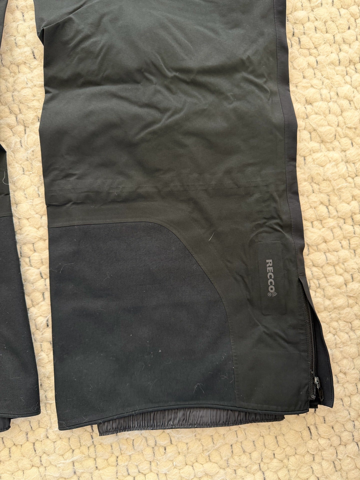 black burton ak457 ski overalls size L