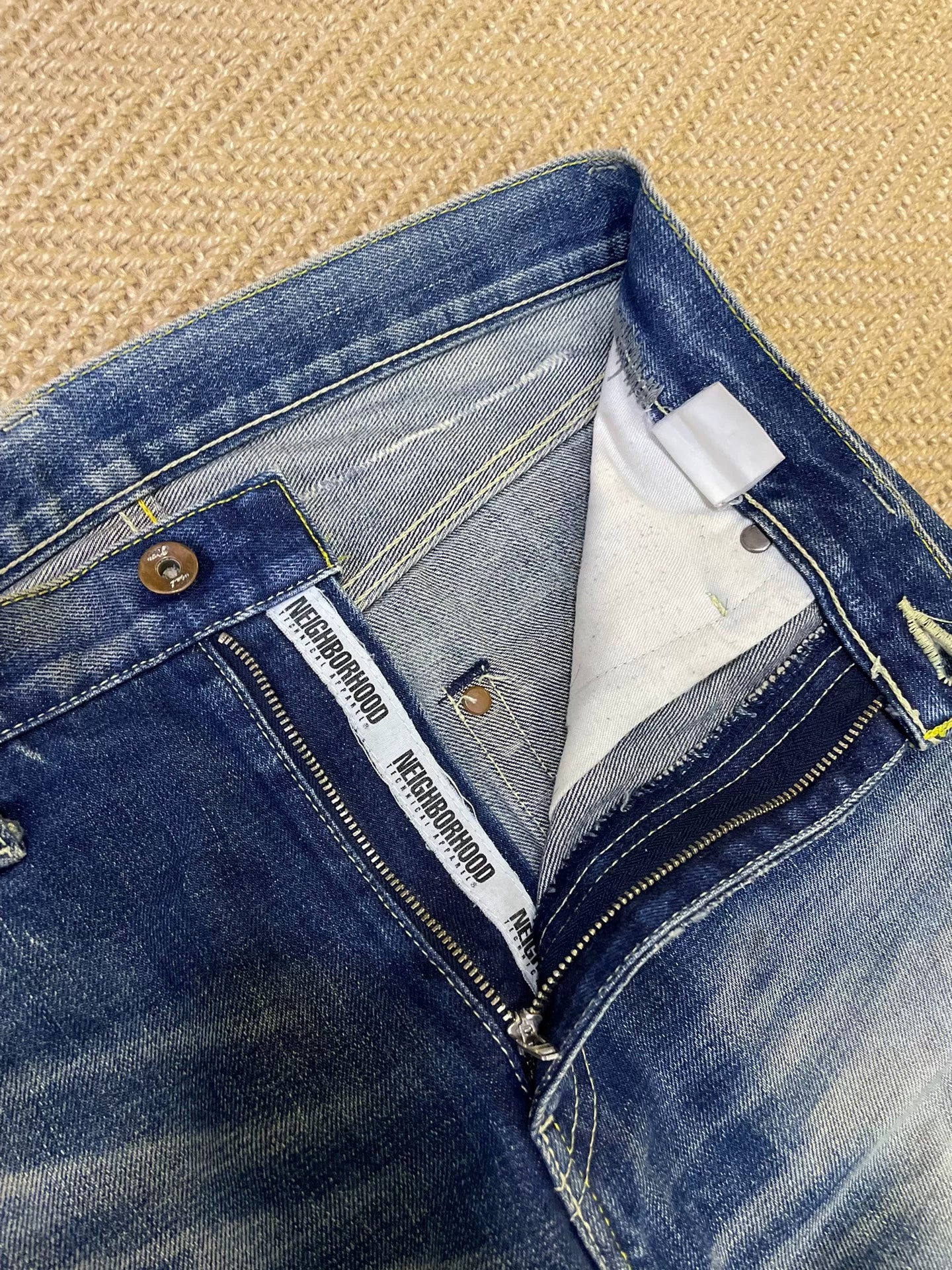 NEIGHBORHOOD 06 KNEEL Distressed Jeans