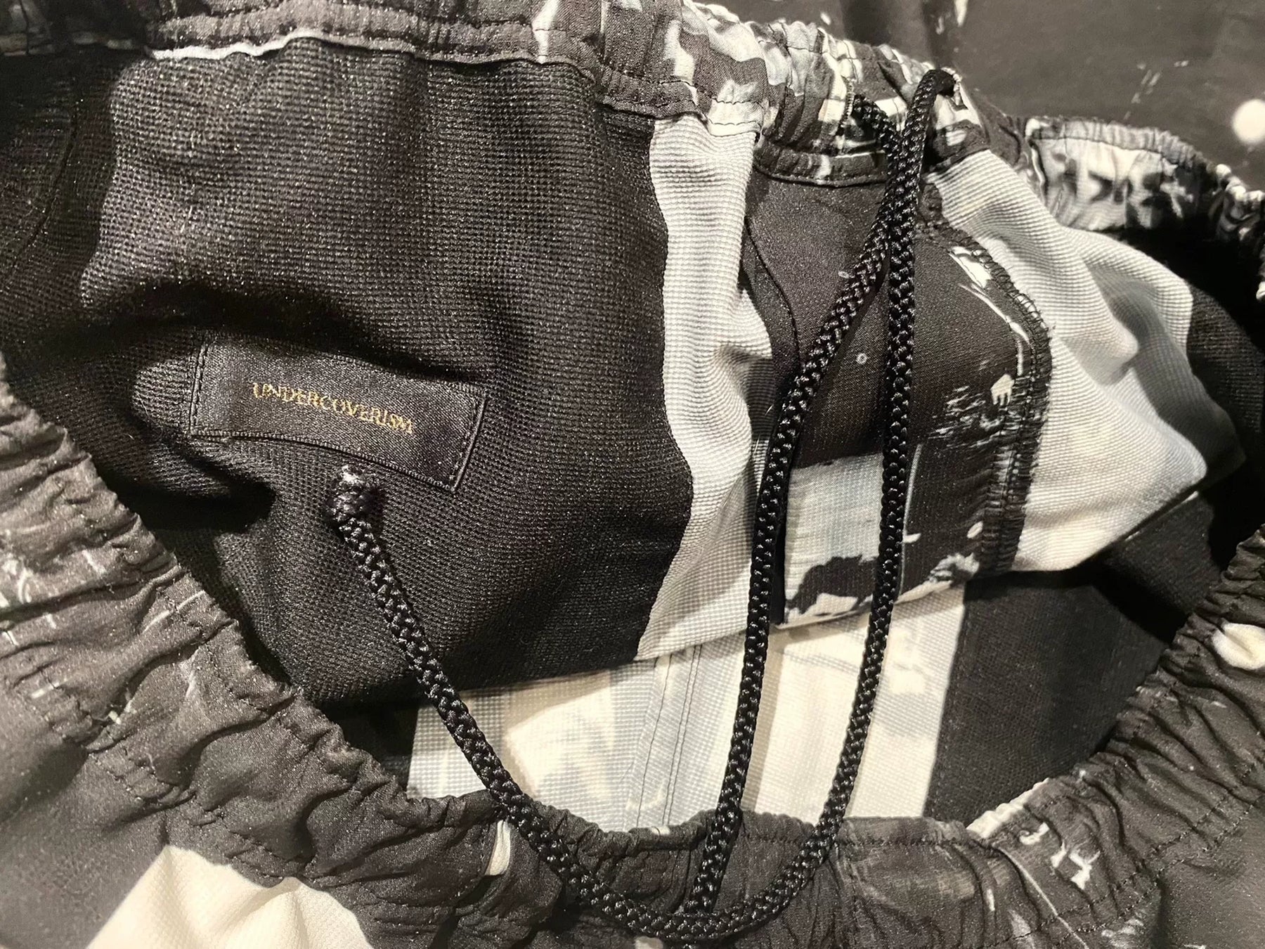 UNDERCOVER 14ss Jesus Mary Chain Shorts
