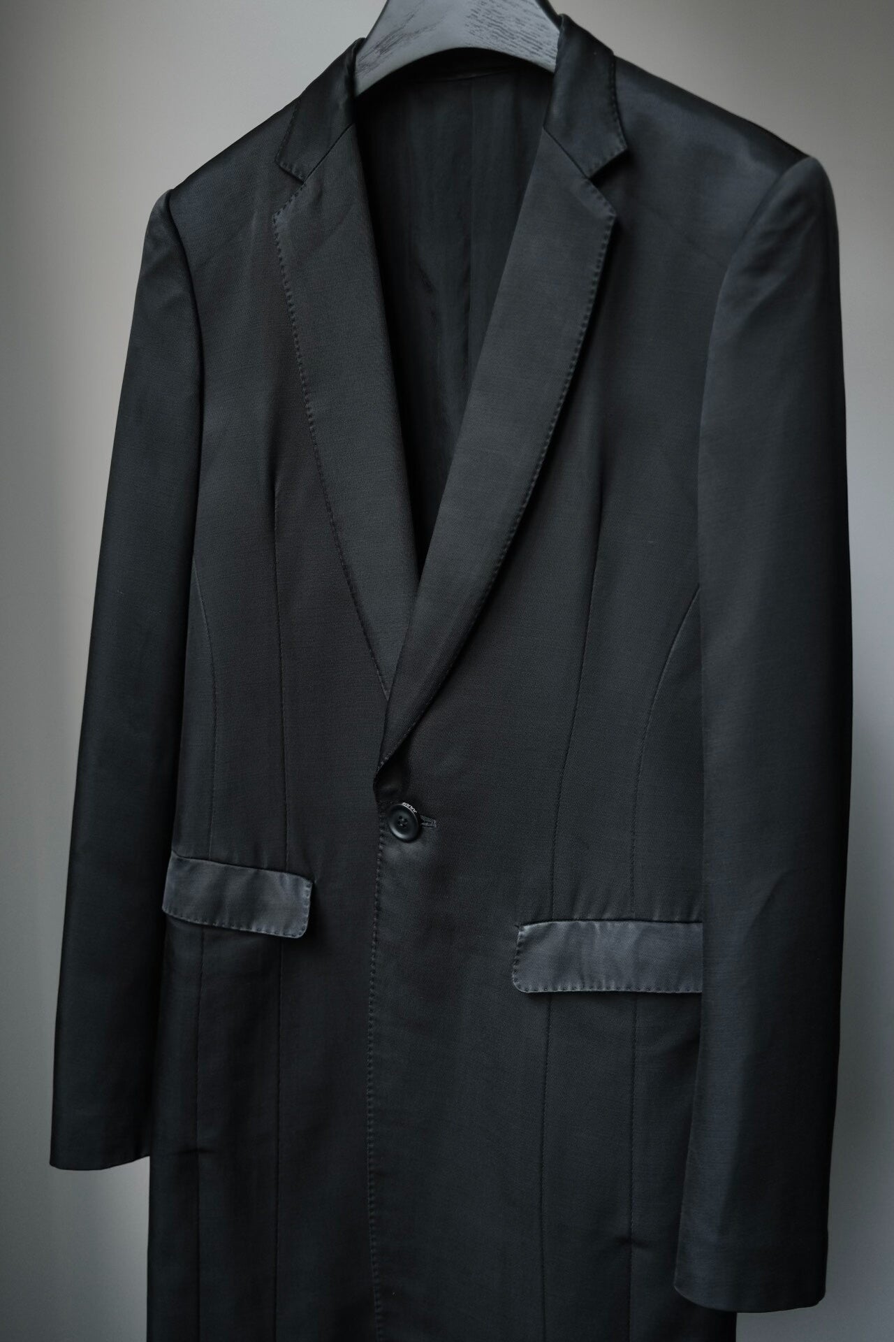 Julius_7 Dark Satin Avant-garde Blazer