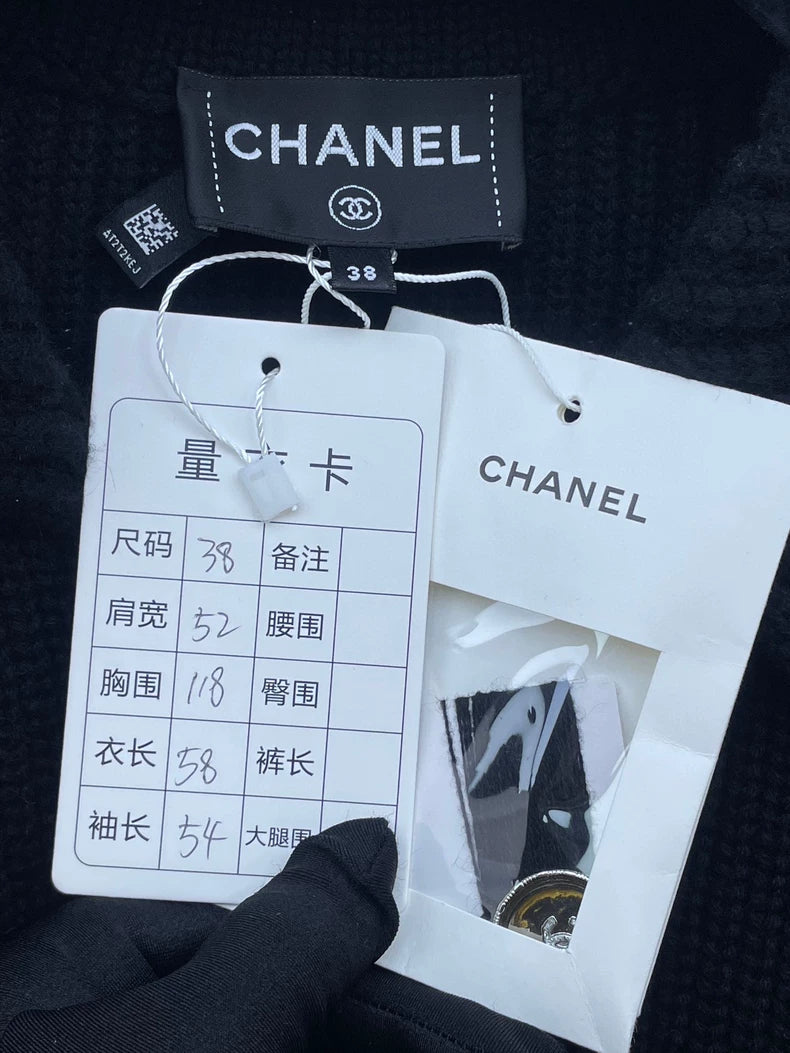 Chanel Black Double Pocket Sweater Jacket