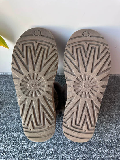 UGG Broche Karlie Short Snow Boots