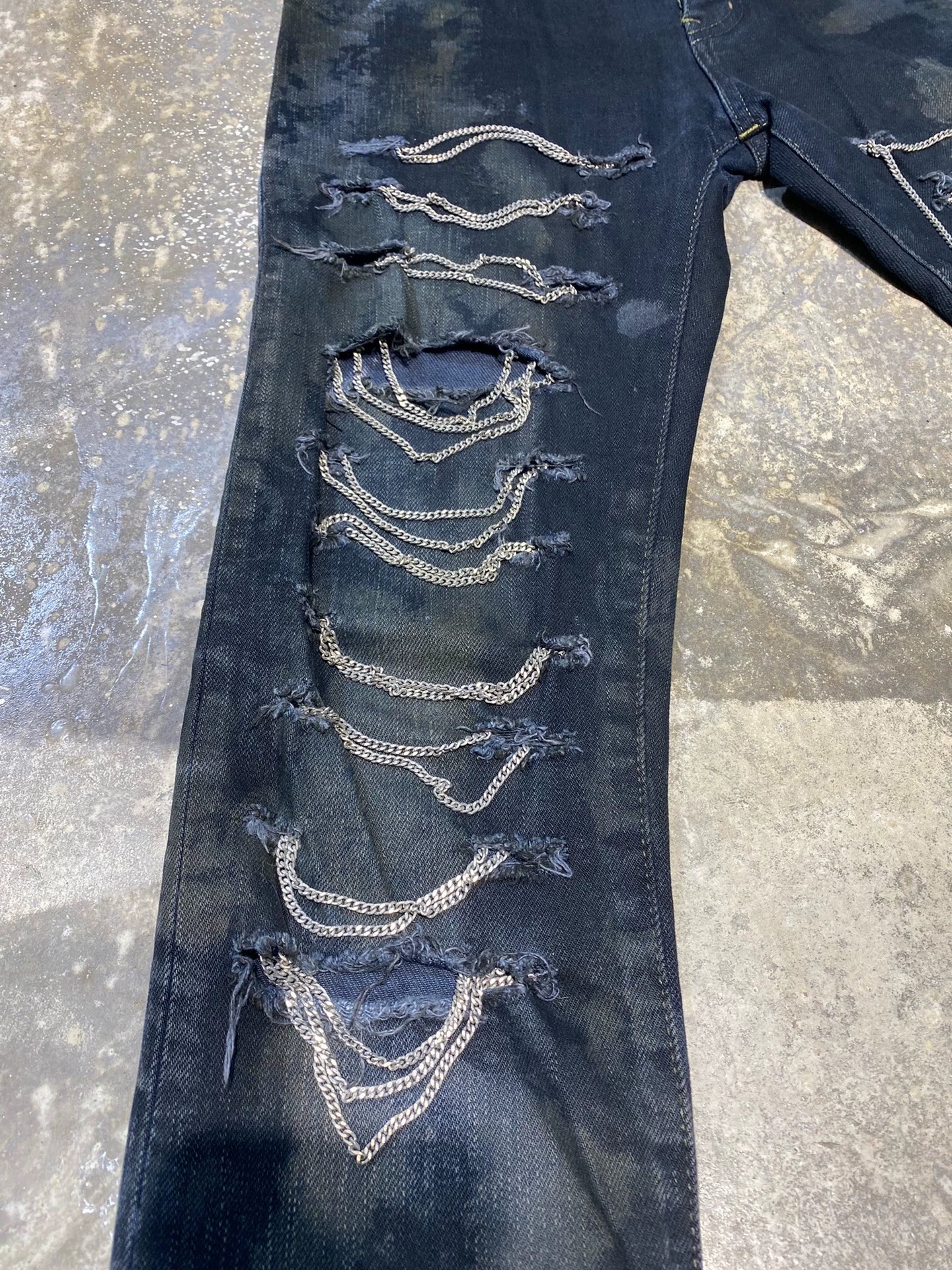 Saint Laurent Paris Washing heavily damages oily jeans